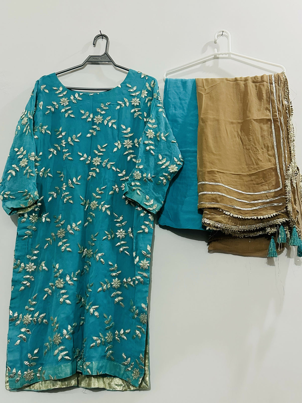 Ferozi Fancy Suit | Women Unbranded Formals | Medium | Worn Once