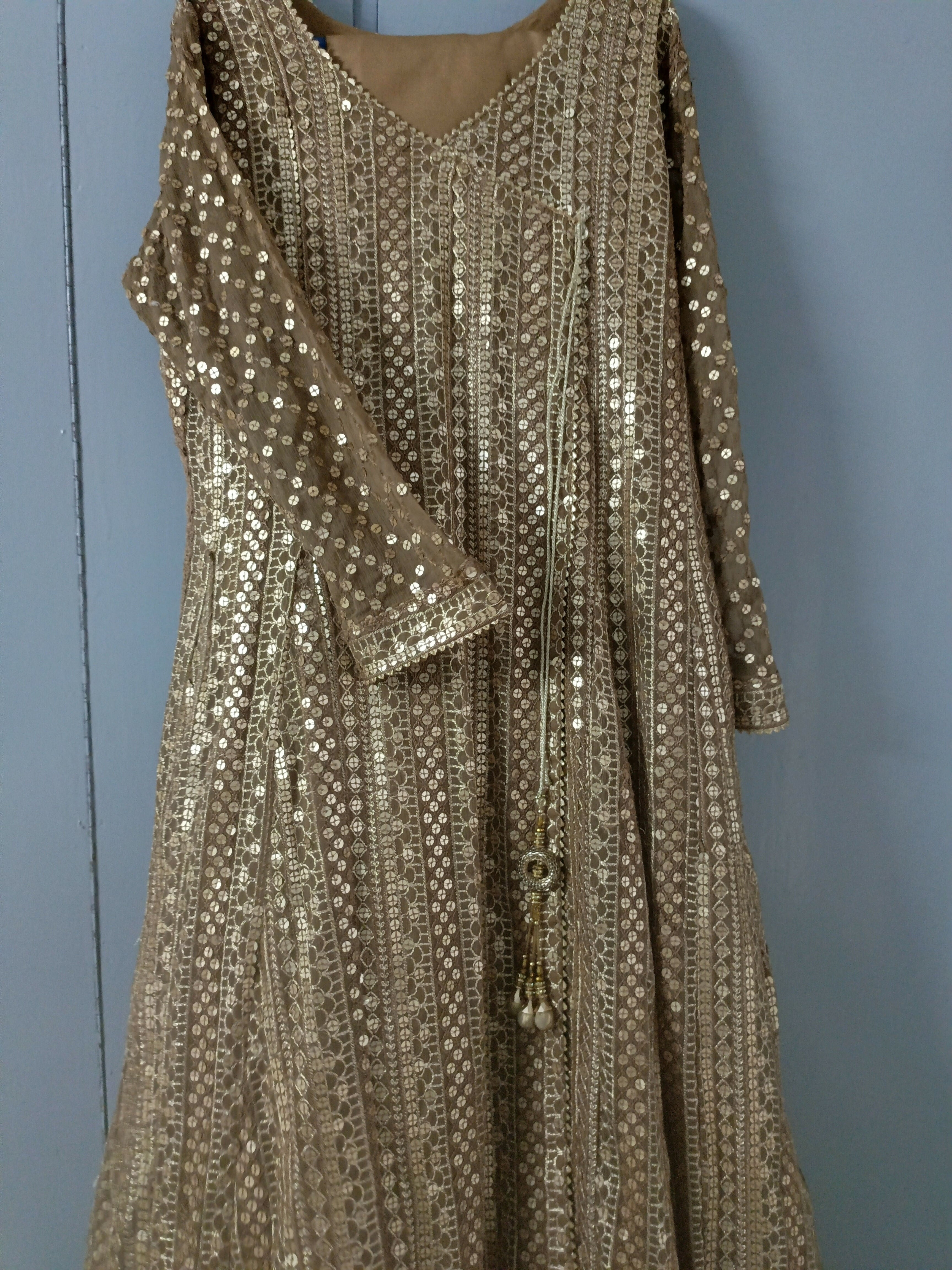 Zainab Hassan | Women Branded Formals | Large | Preloved