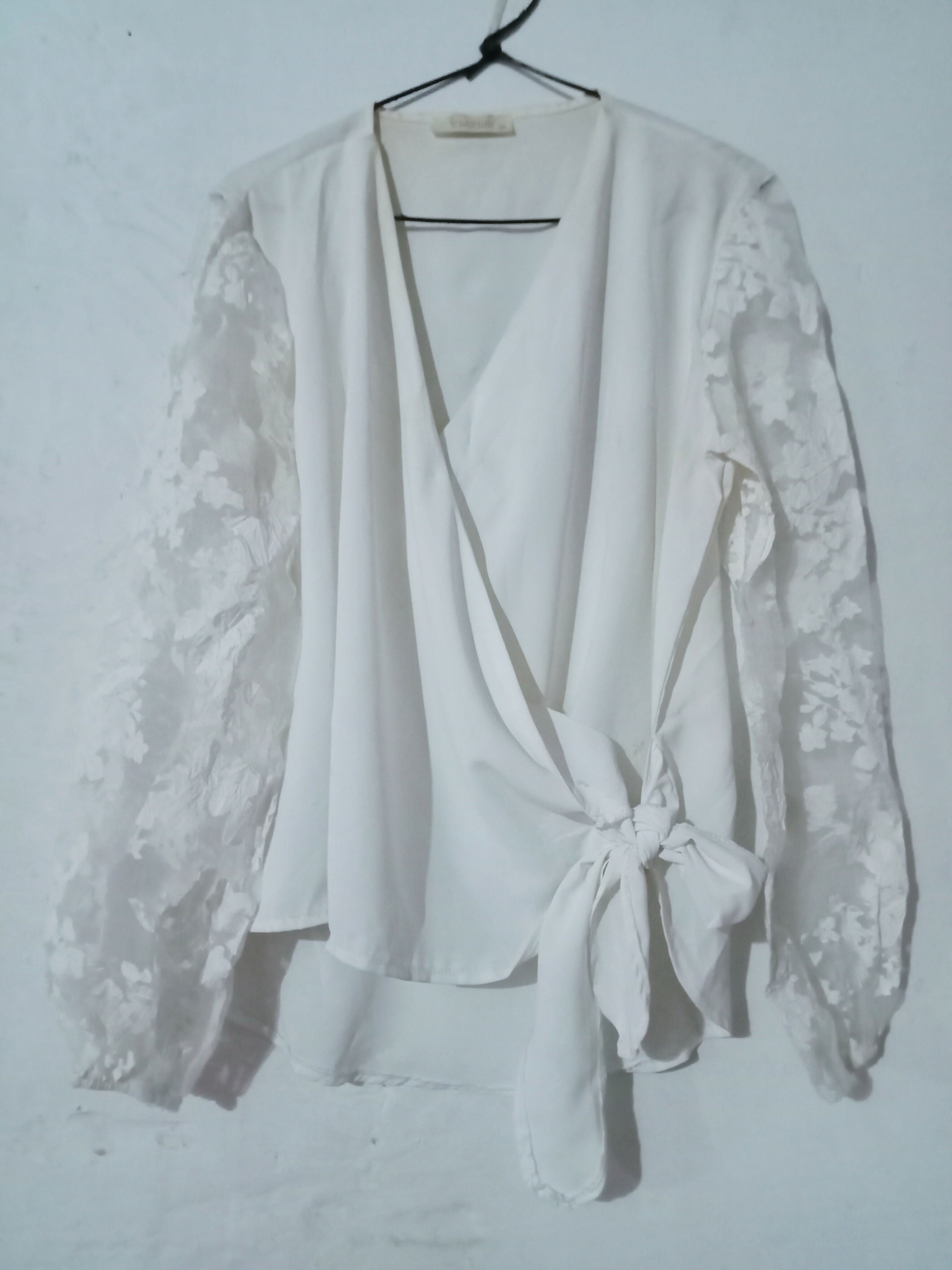 White knot Top with Tissue Puff Sleeves | Women Western | Medium | Worn Once