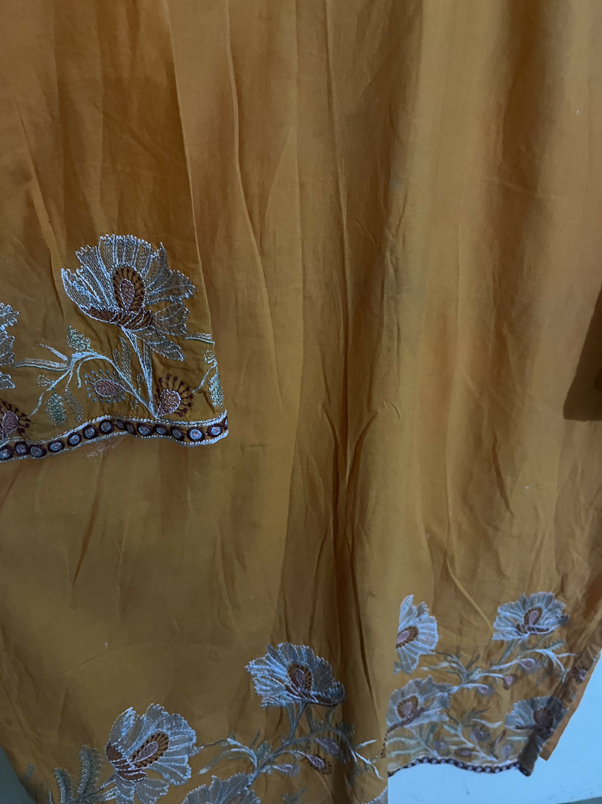Beechtree Embroidered Kurta | Women Branded Kurta | Medium | Preloved