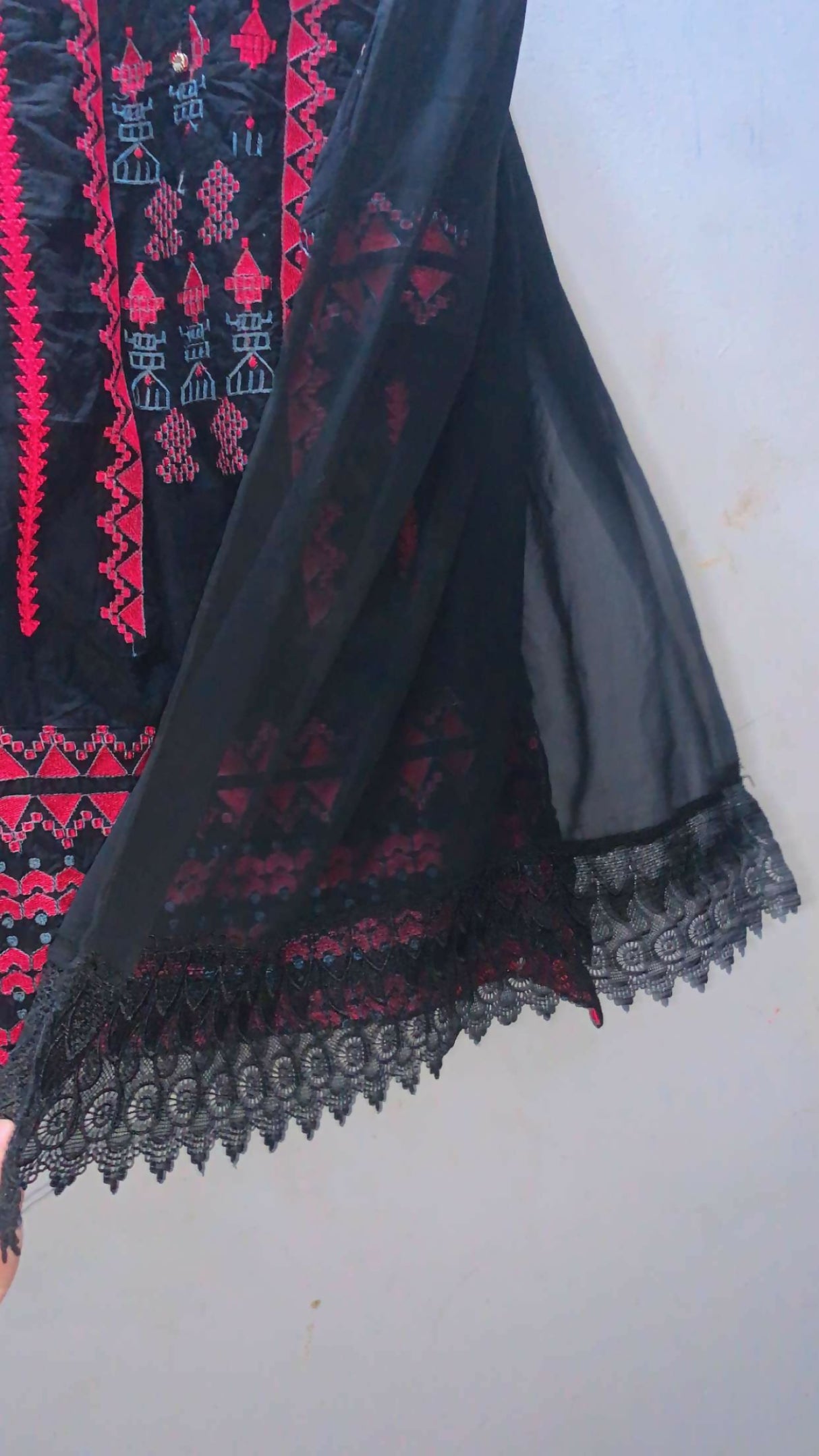 Black Embroided Kurta with Dupatta | Women Locally Made Kurta | Large | Preloved