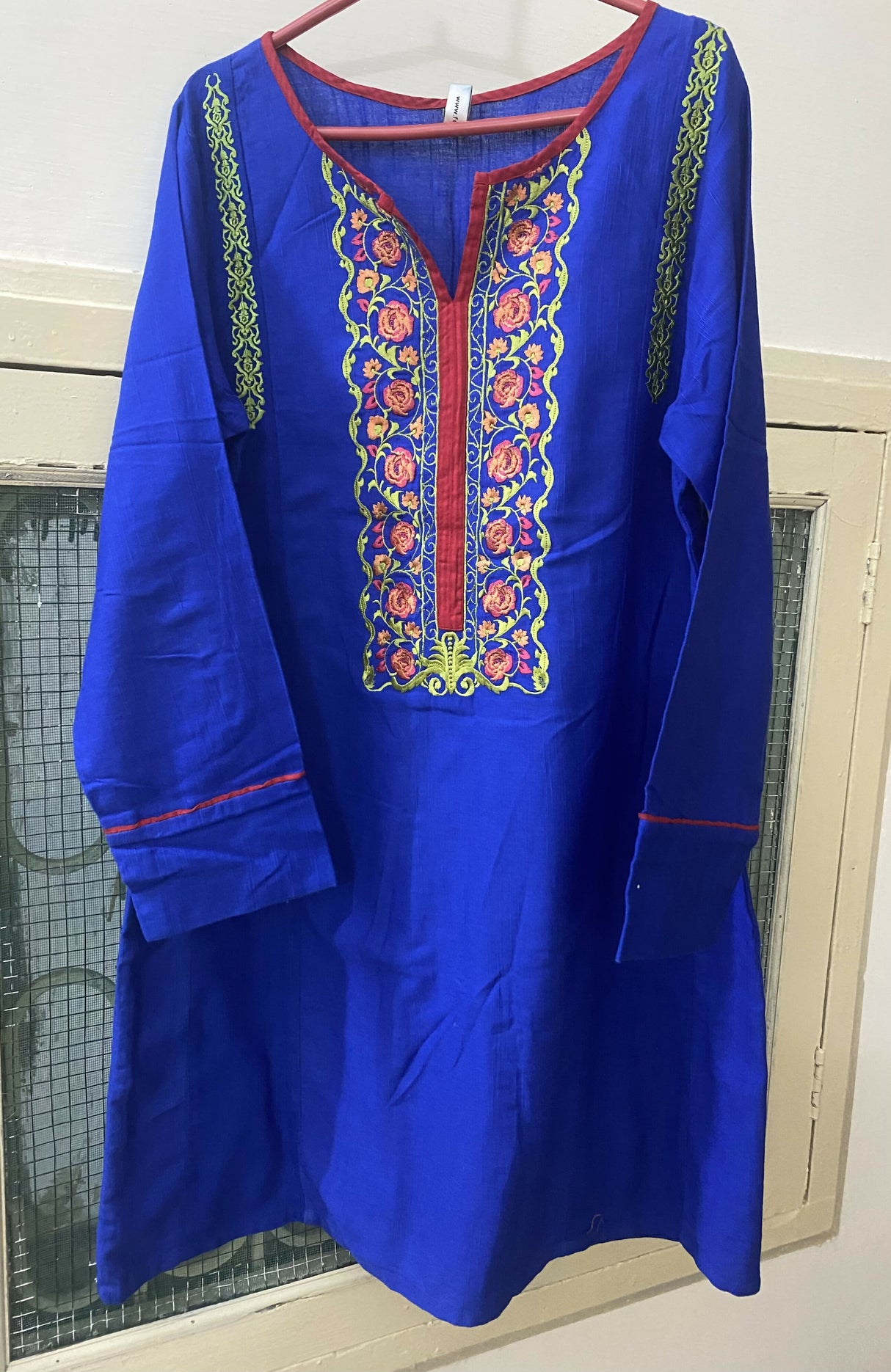 Embroidered Khaddar 2Pcs | Women Locally Made Kurta | Small | Worn Once