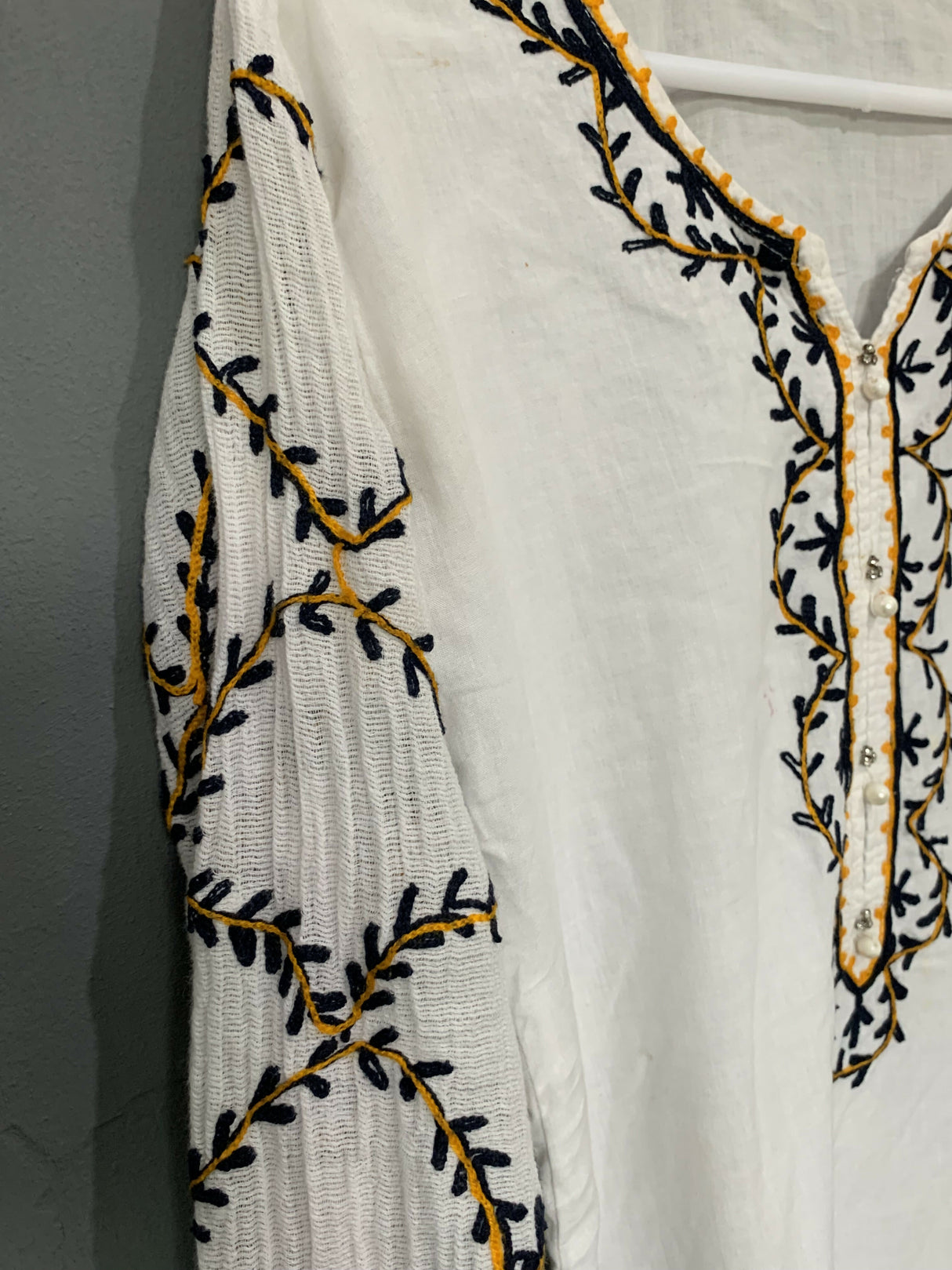 Embroidered Kurta | Women Locally Made Kurta | Small | White | Preloved