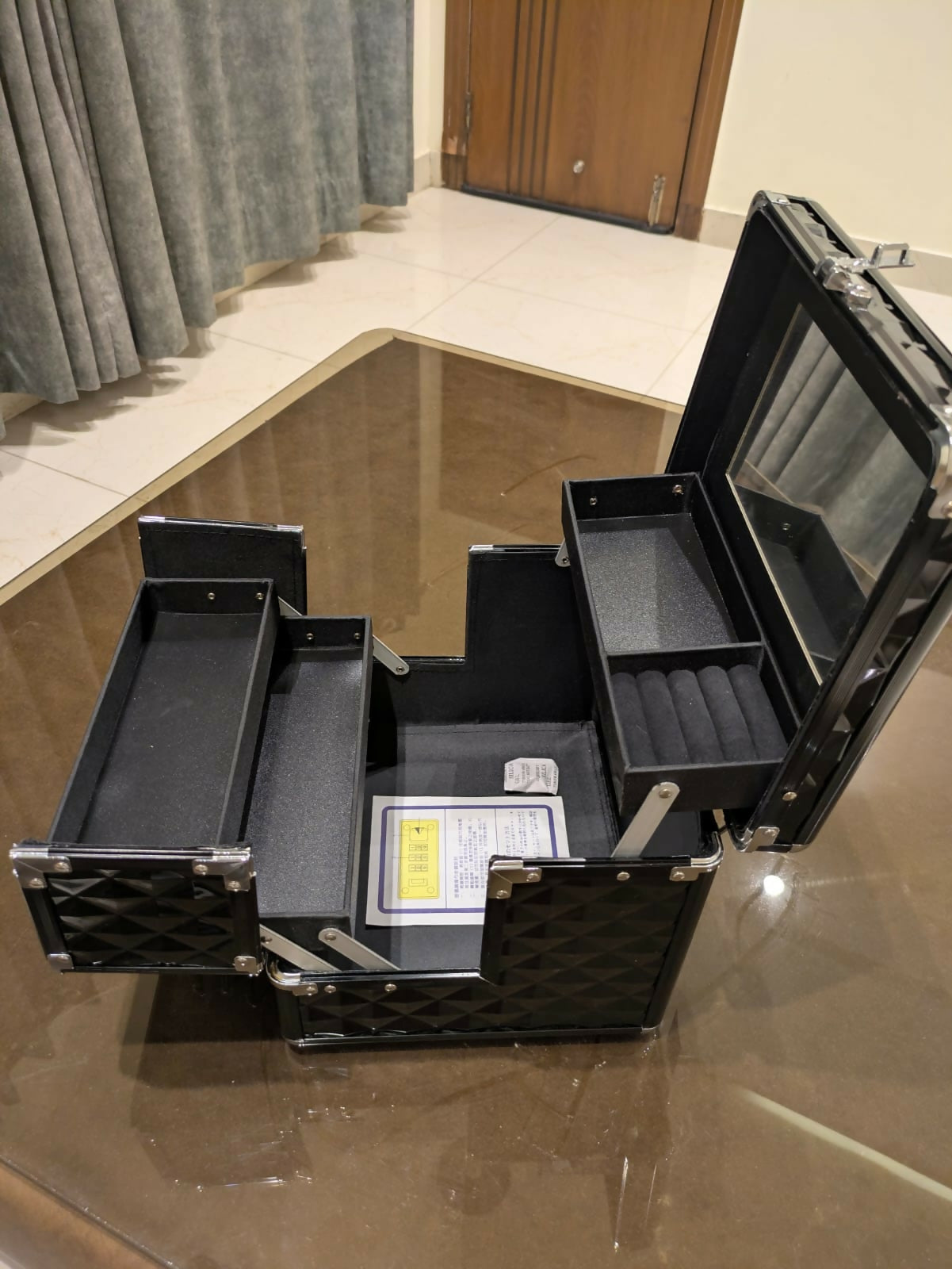 Professional Makeup Vanity Box /Cosmetic Organizer | Women Beauty | Brand New with Tgas
