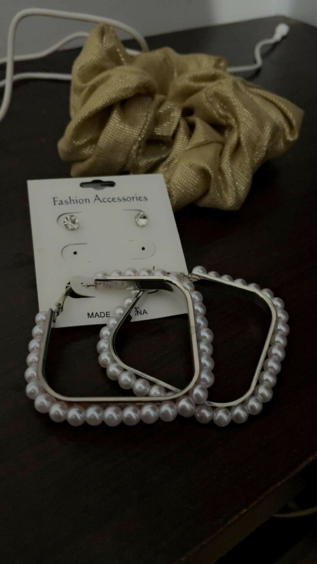 Beaded Earings & Scrunchie | Women Jewelry | Earrings | Preloved