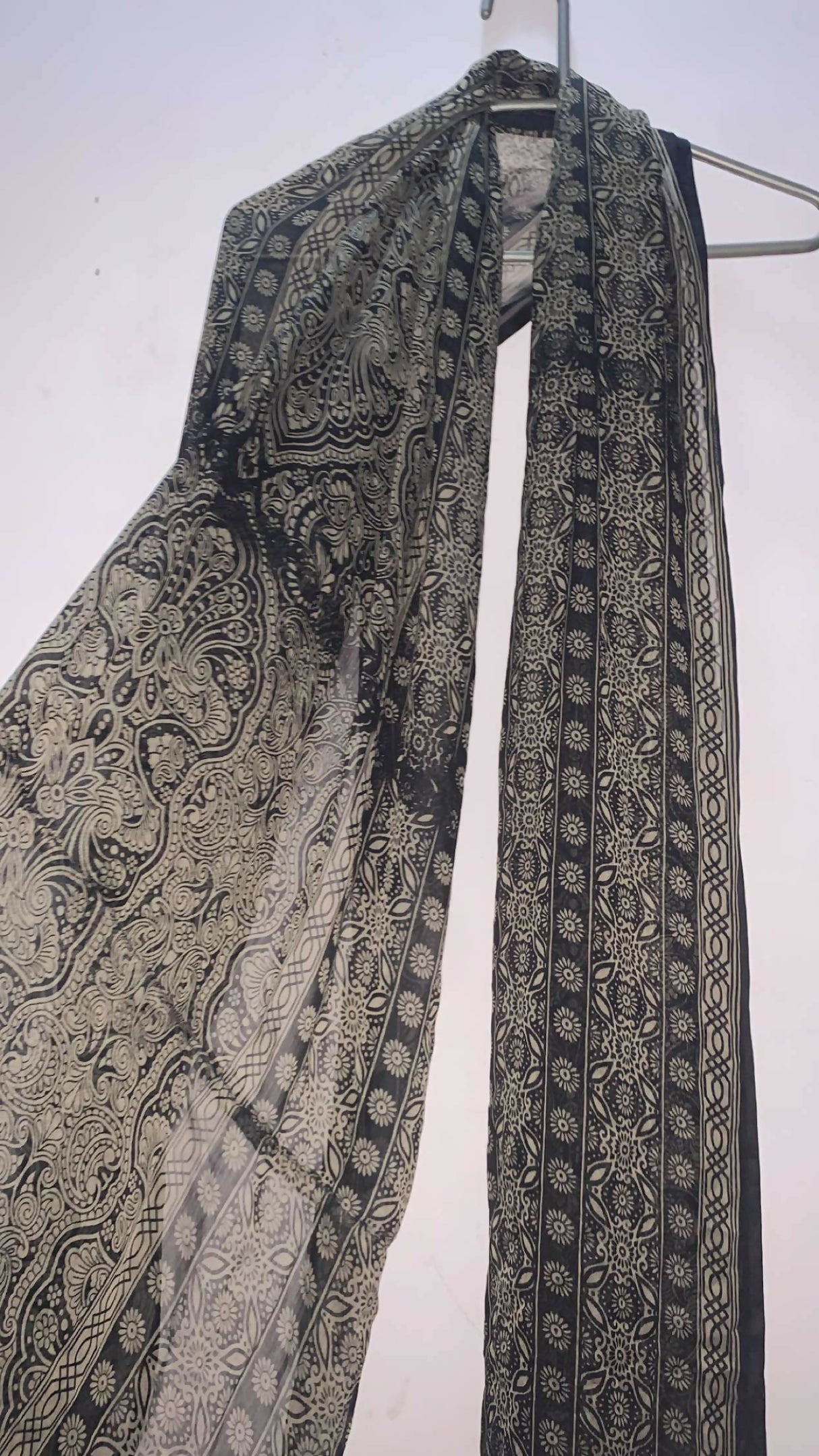 Black Printed Stylish Staller/ Scarf | Women Accessories | Standard | Preloved