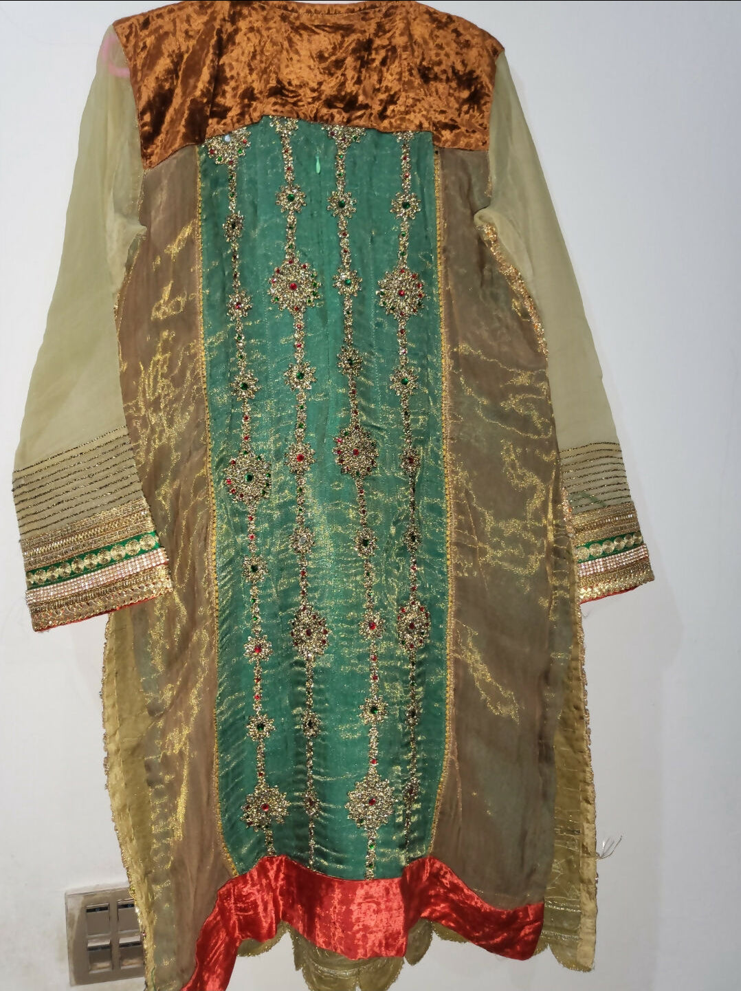 Short Embroidered Shirt | Women Locally Made Formals | Large | Preloved
