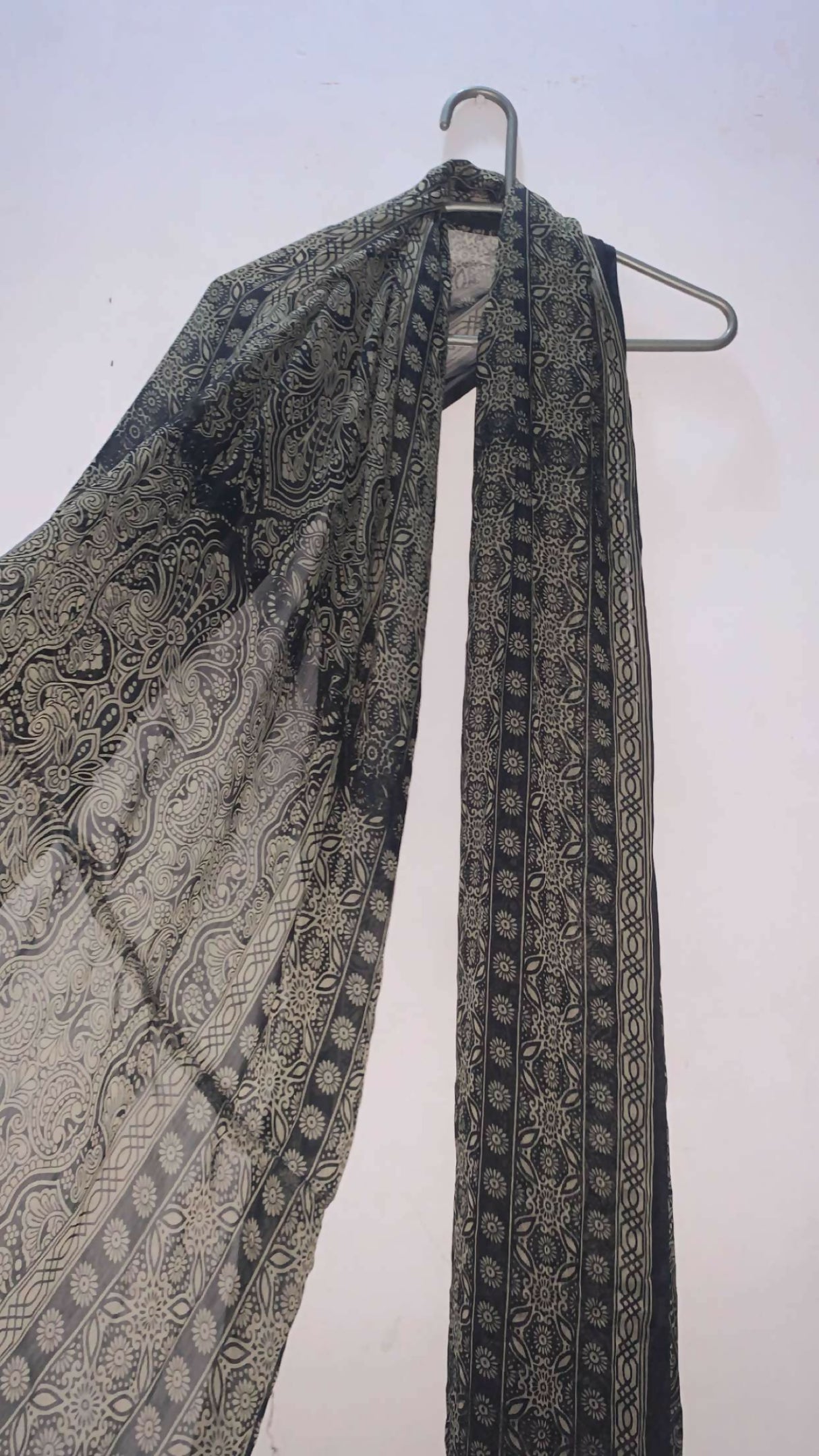 Black Printed Stylish Staller/ Scarf | Women Accessories | Standard | Preloved