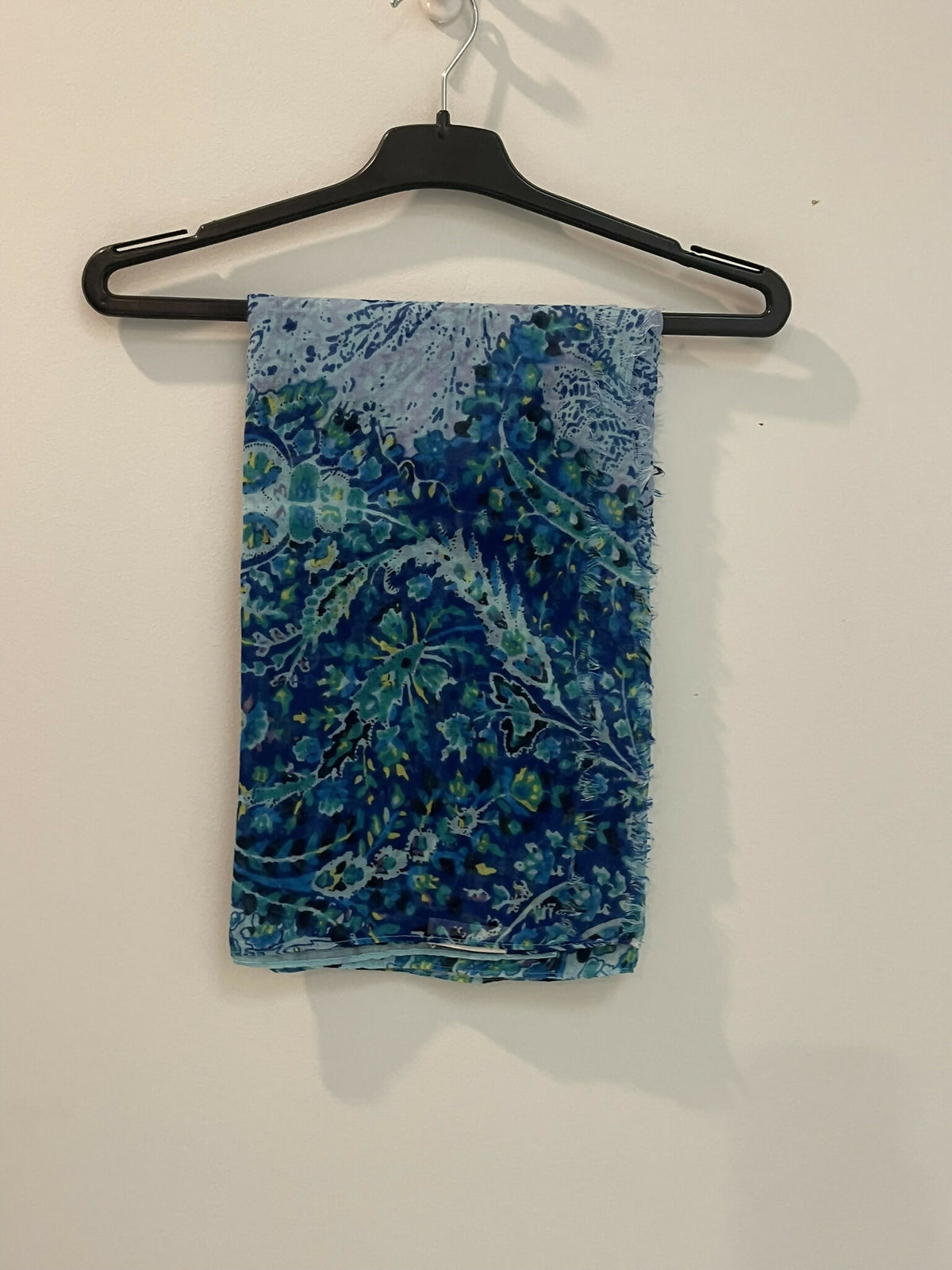 Blue Scarve | Women Accessories | Hijabs & Scarves | Medium | Preloved