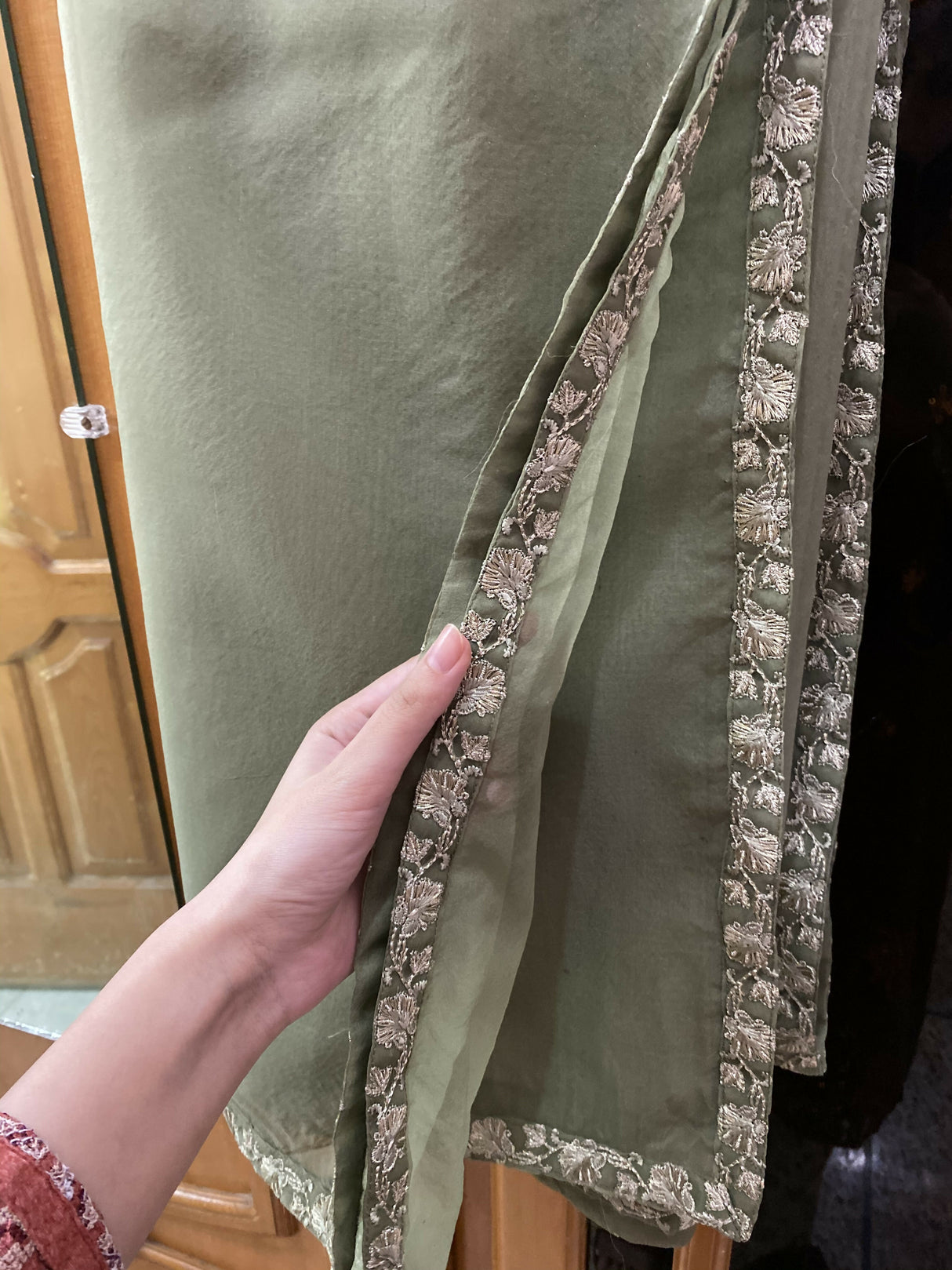 3546DFC6-727C-414E-8D80-73024F4DD676