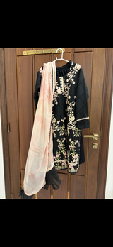 Threads and Motifs | Women Branded Formals | Large | Preloved