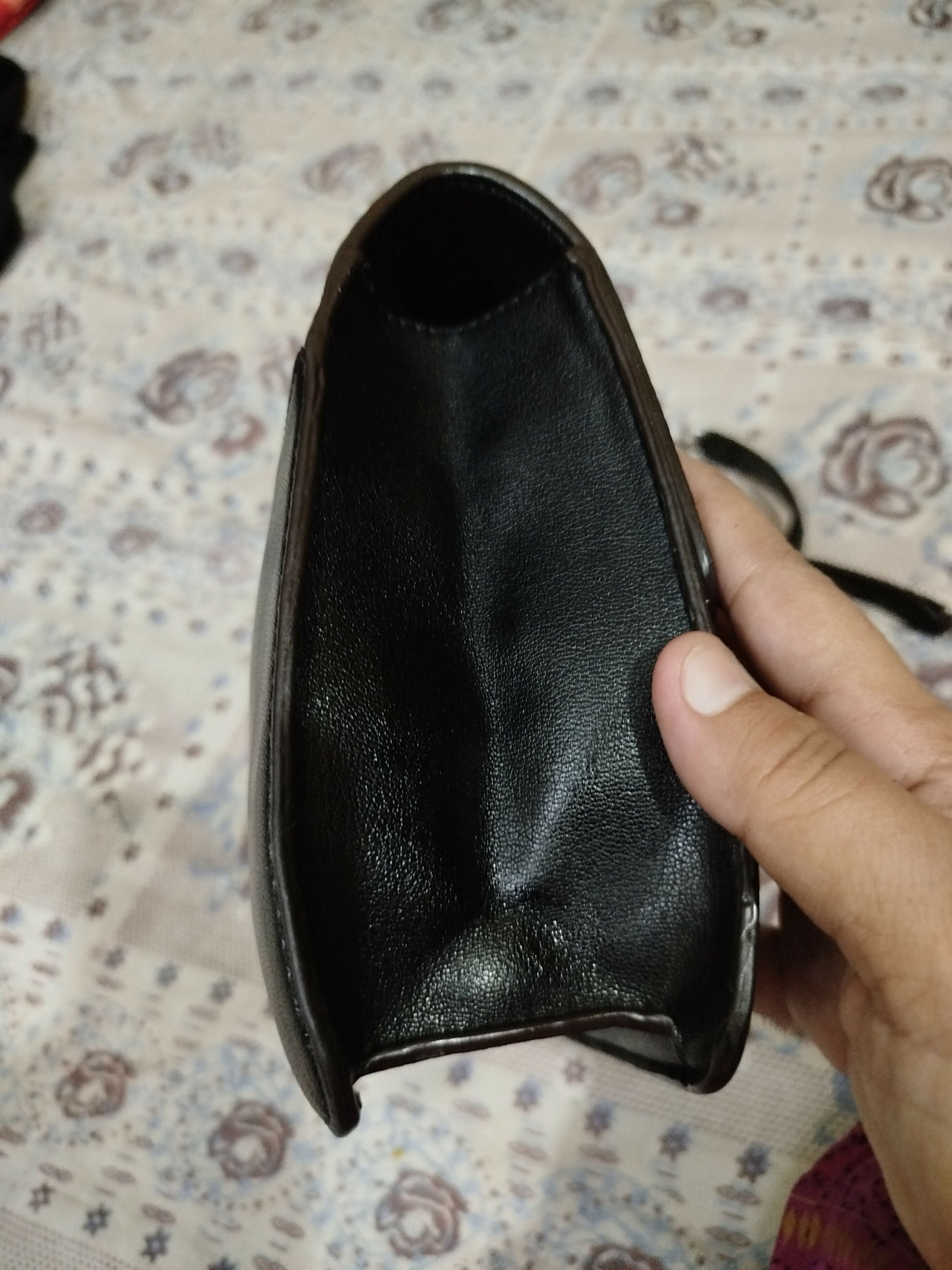 Guess | Black Shoulder Bag | Women Bags | Preloved