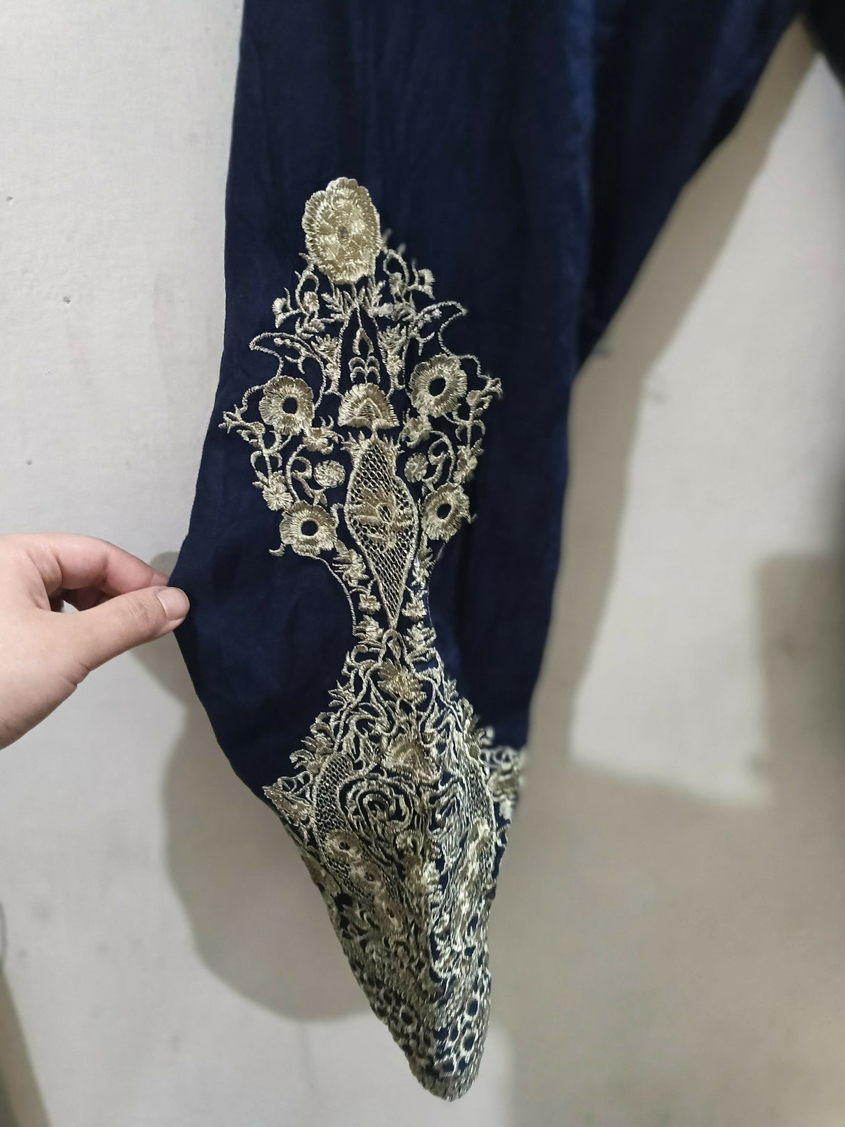 Embroidered 2PC Dress | Women Locally Made Kurta | Medium | Preloved