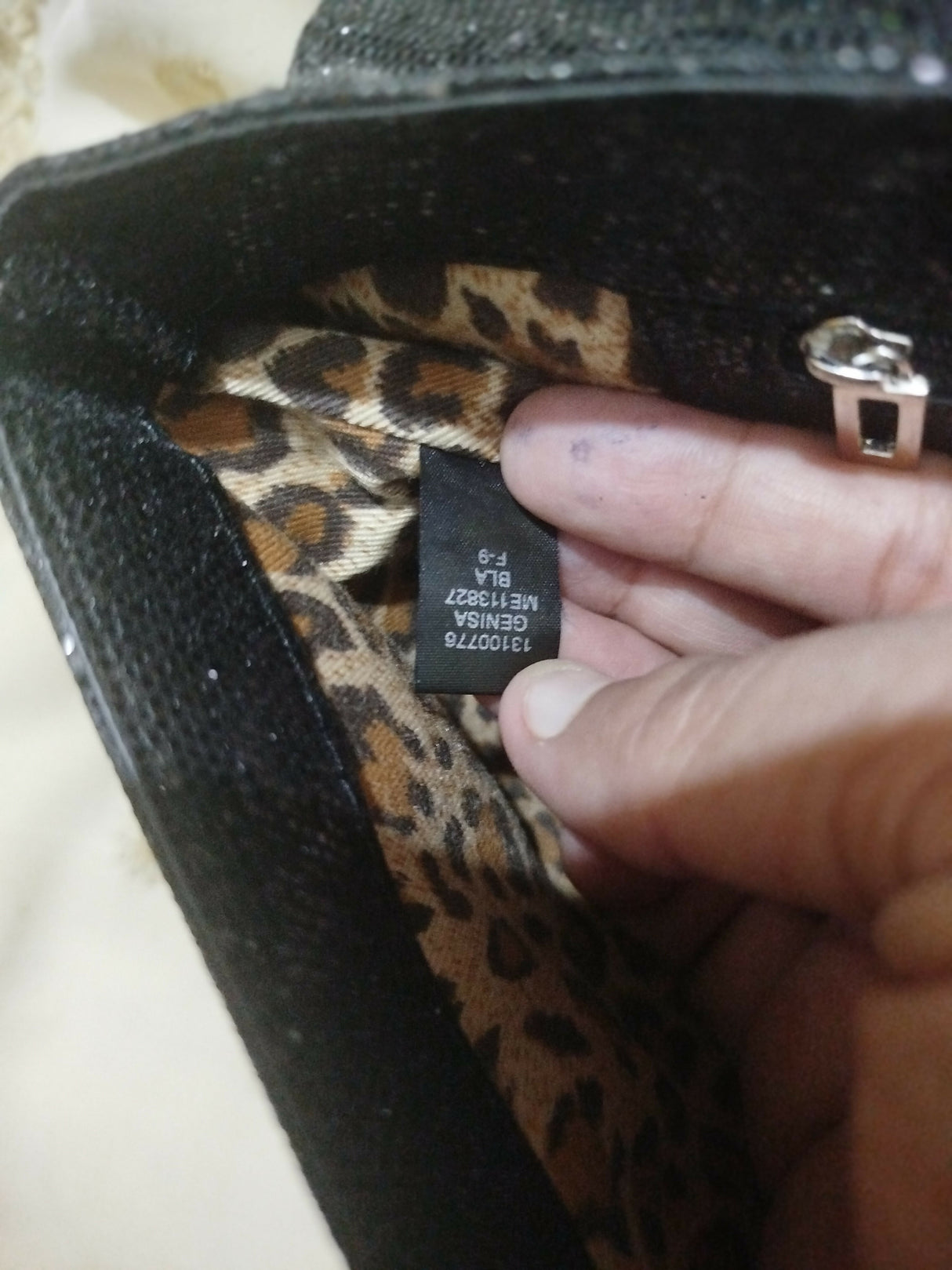 Guess | Women Bags | Clutches | Medium | Preloved