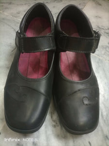 Bata School Shoes | Girls Shoes | Size: 4 | Preloved