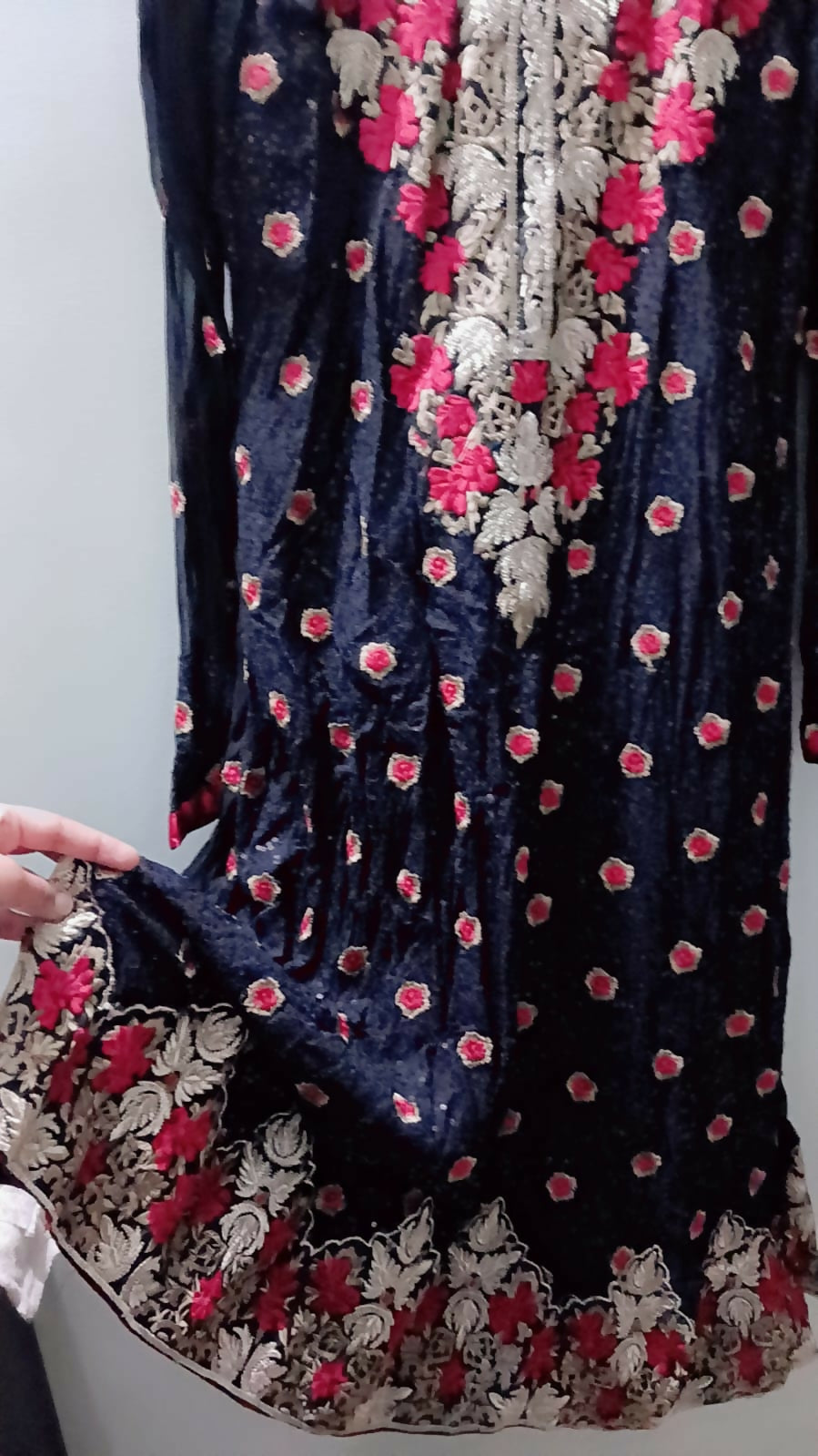 Black Embroidered Kurta | Women Locally Made Kurta | Large | Preloved