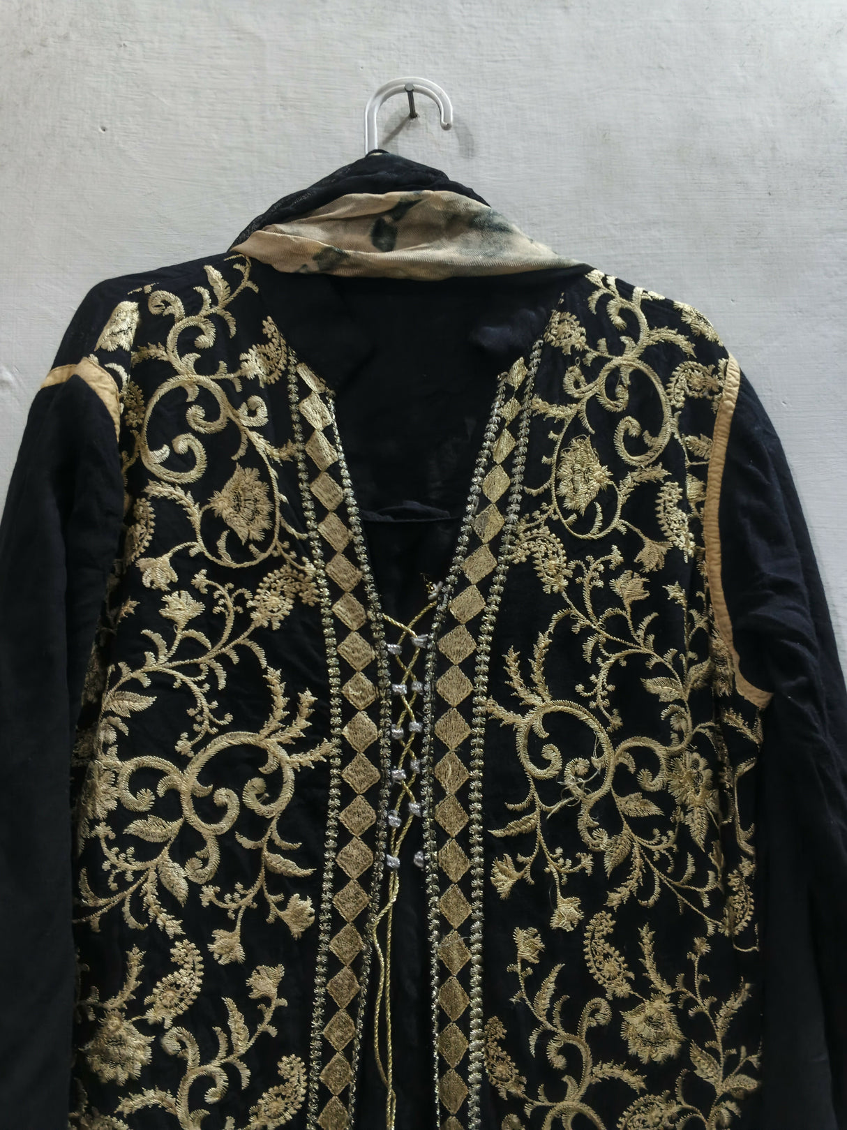 Black Embroidery Suit | Women Locally Made Kurta | Medium | Preloved