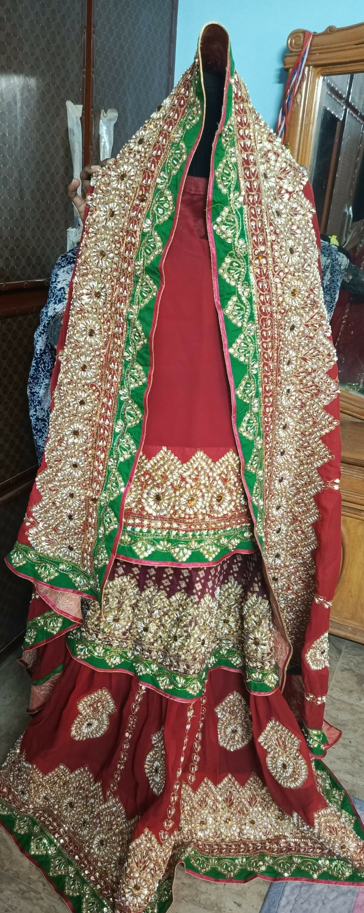 Heavy Embroidered Bridal Lehnga | Women Bridals | Medium | Preloved