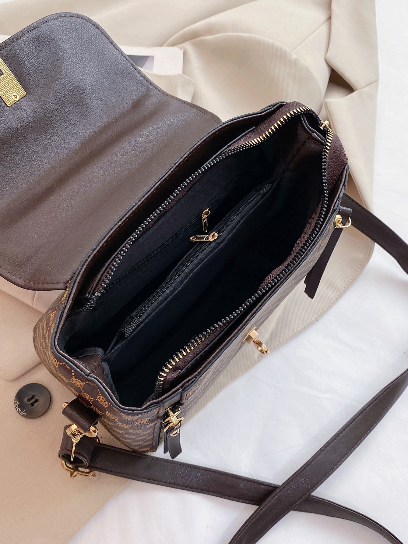 Buy SHEIN Waterproof,Lightweight,Business Casual Mini Graphic Print Metal Lock Satchel Bag in Pakistan
