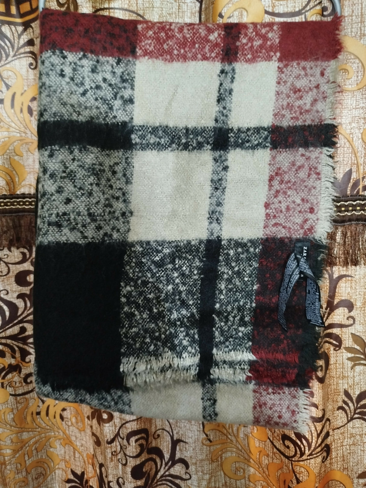 Zara | Women Duppatas & Shawls | Medium | Preloved