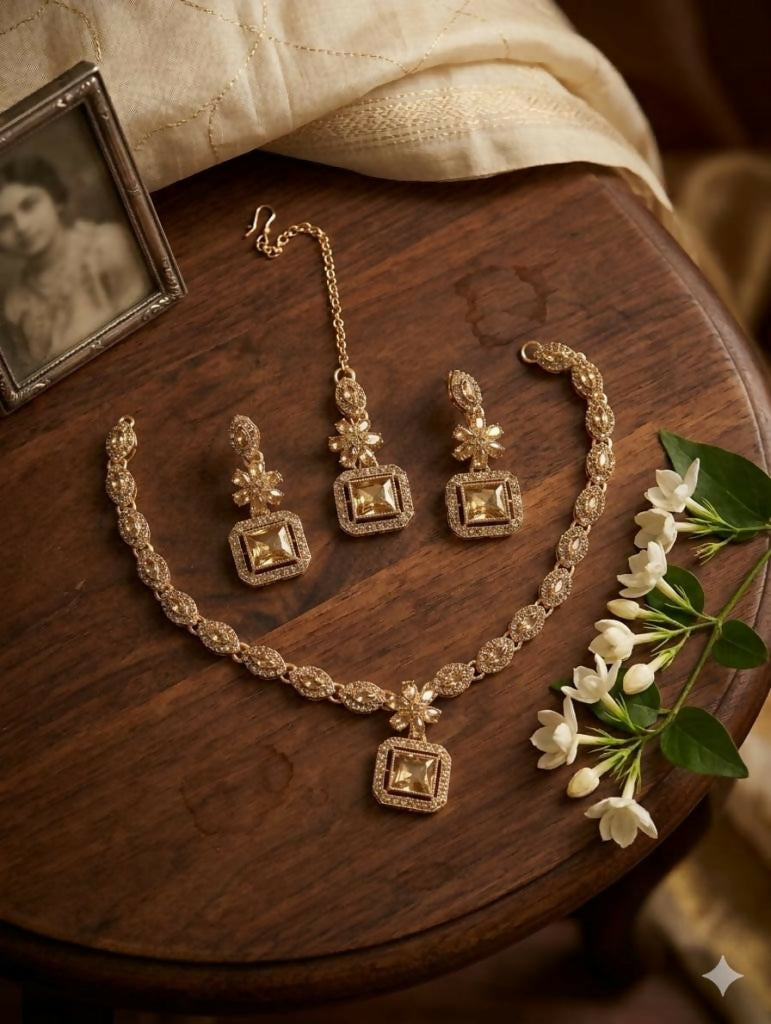 Necklace with Earrings & Teeka | Women Jewelry | Necklaces & Pendants | Medium | New