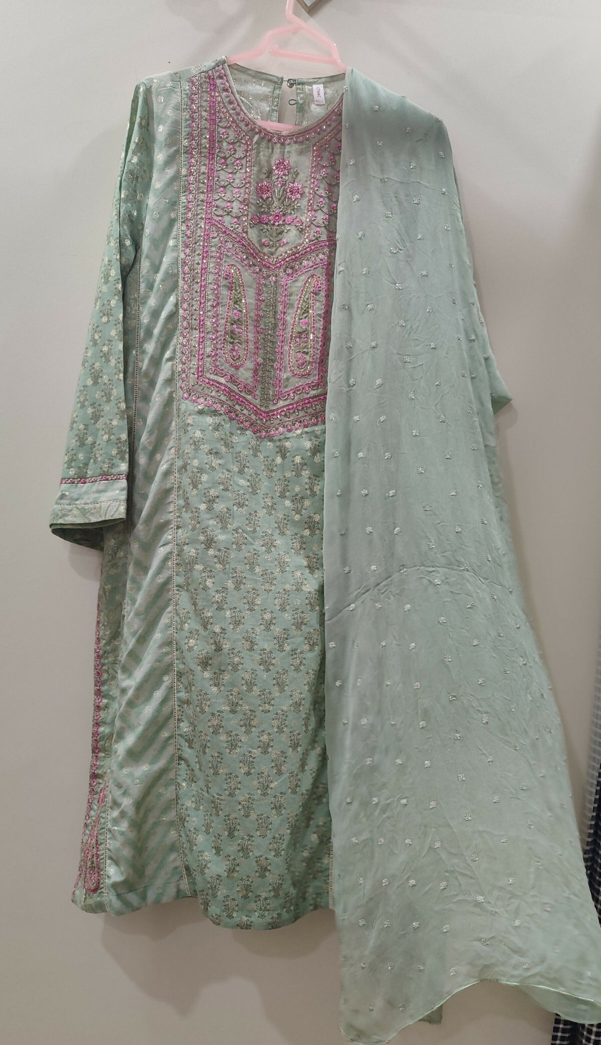 Ethnc | Women Branded Kurta | Light Green | Medium | Worn Once