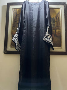 Black Silk Embroidered 3 Pc Suit | Women Kurtas & Shalwar Kamez | Medium | Preloved