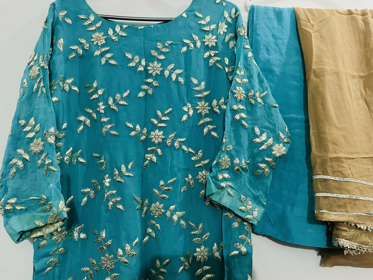 Ferozi Fancy Suit | Women Unbranded Formals | Medium | Worn Once