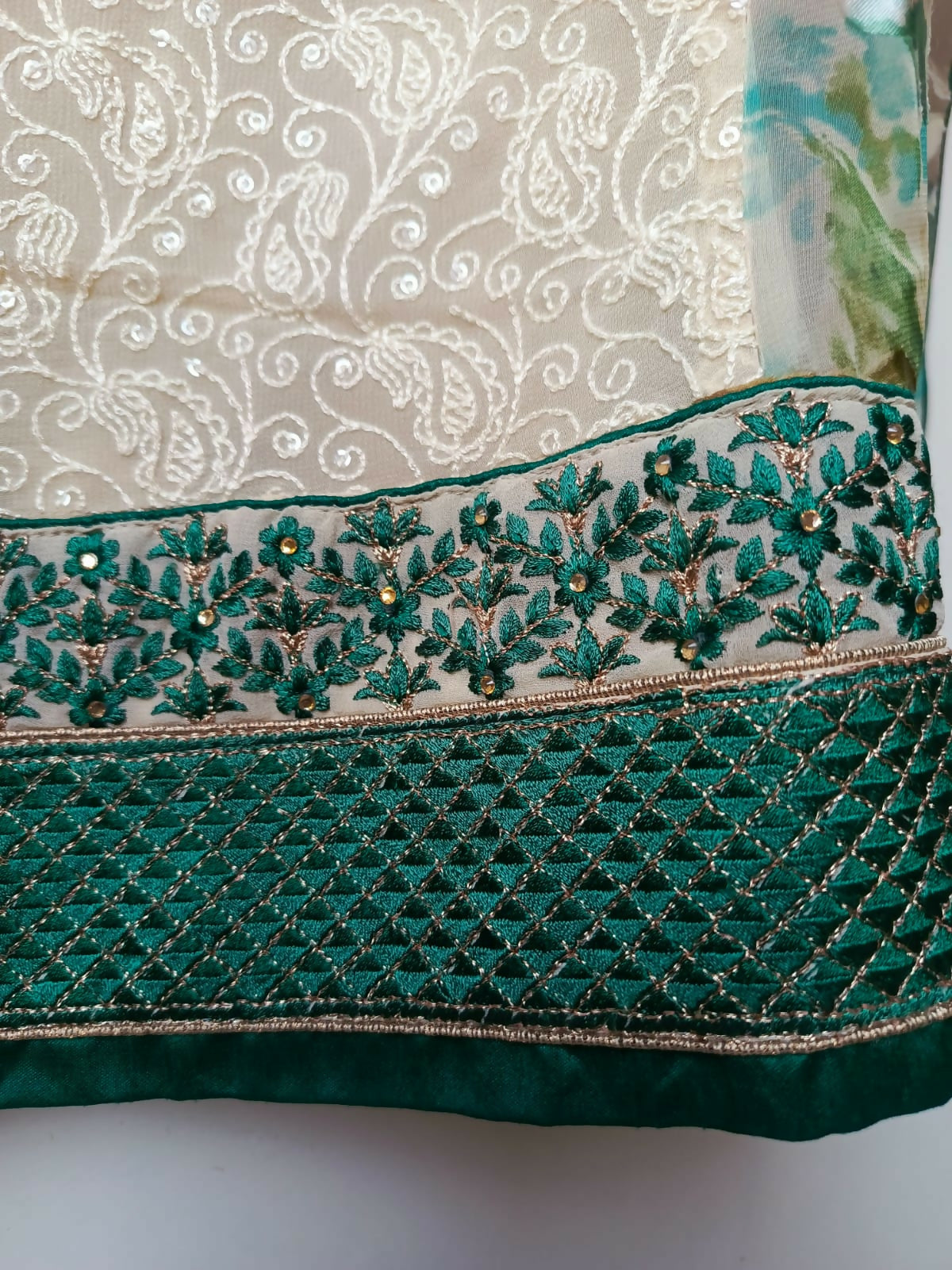 Beautiful 3PC Stitched Suit | Women Locally Made Kurta | Medium | Preloved