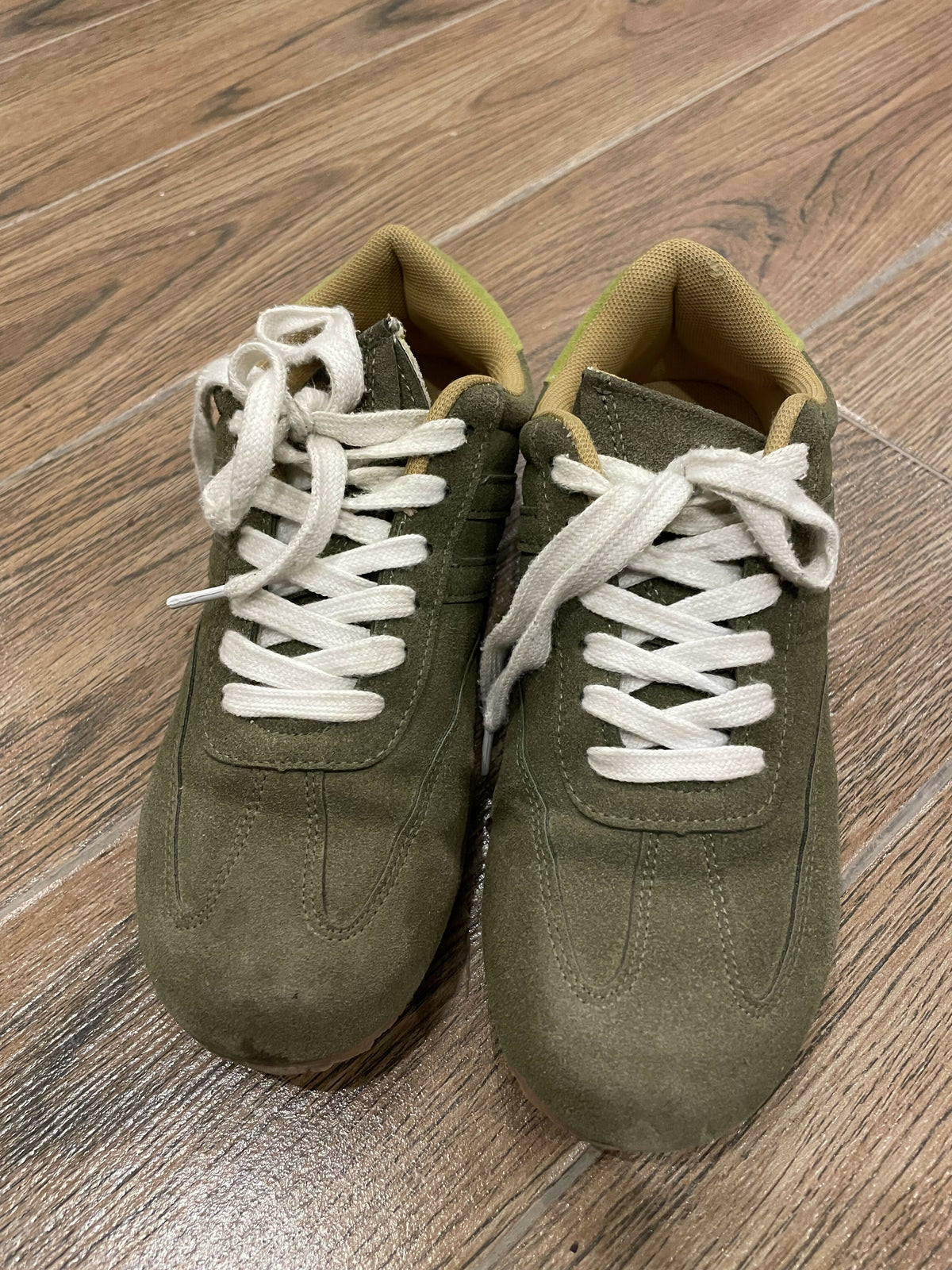 Insignia | Kids | Girls Shoes | Green | Size: 37 | Worn Once