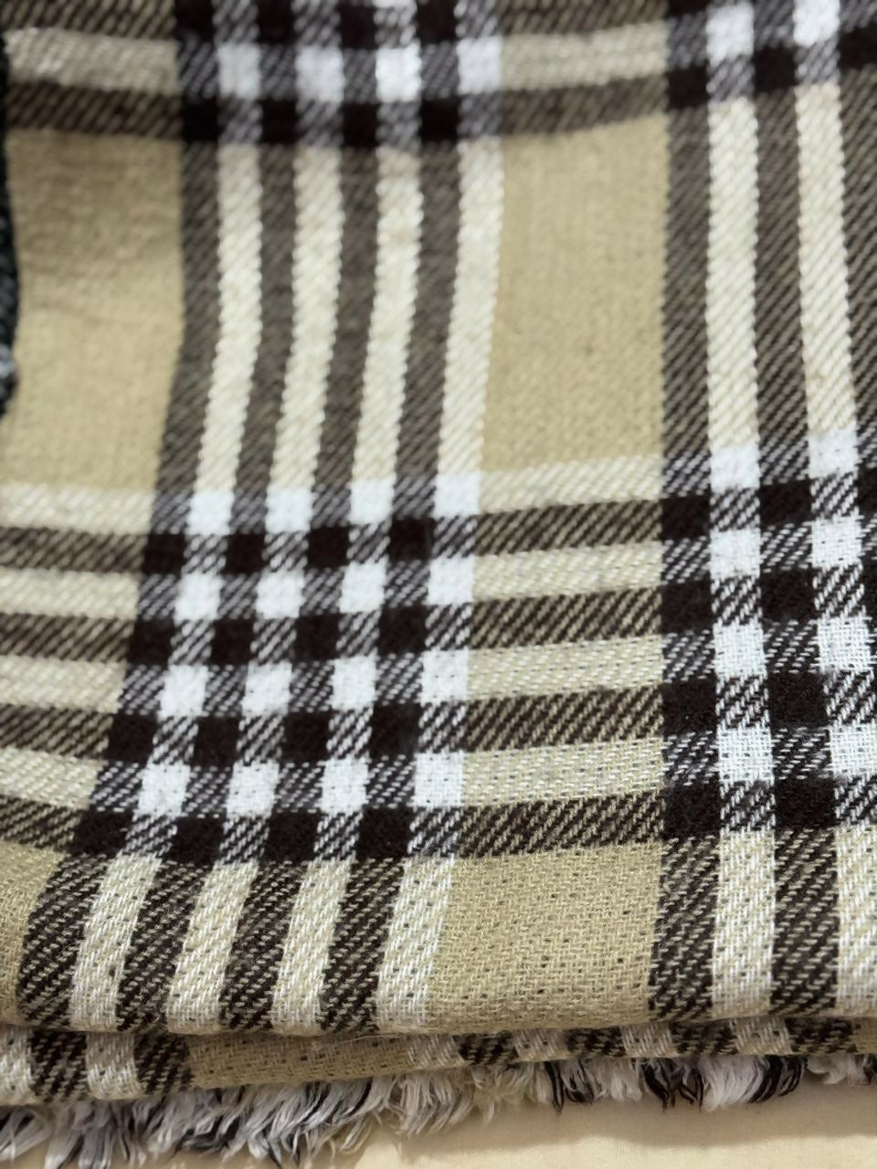 Dubai Imported Shawl | Women Sweaters & Jackets | Size: Standard | Preloved