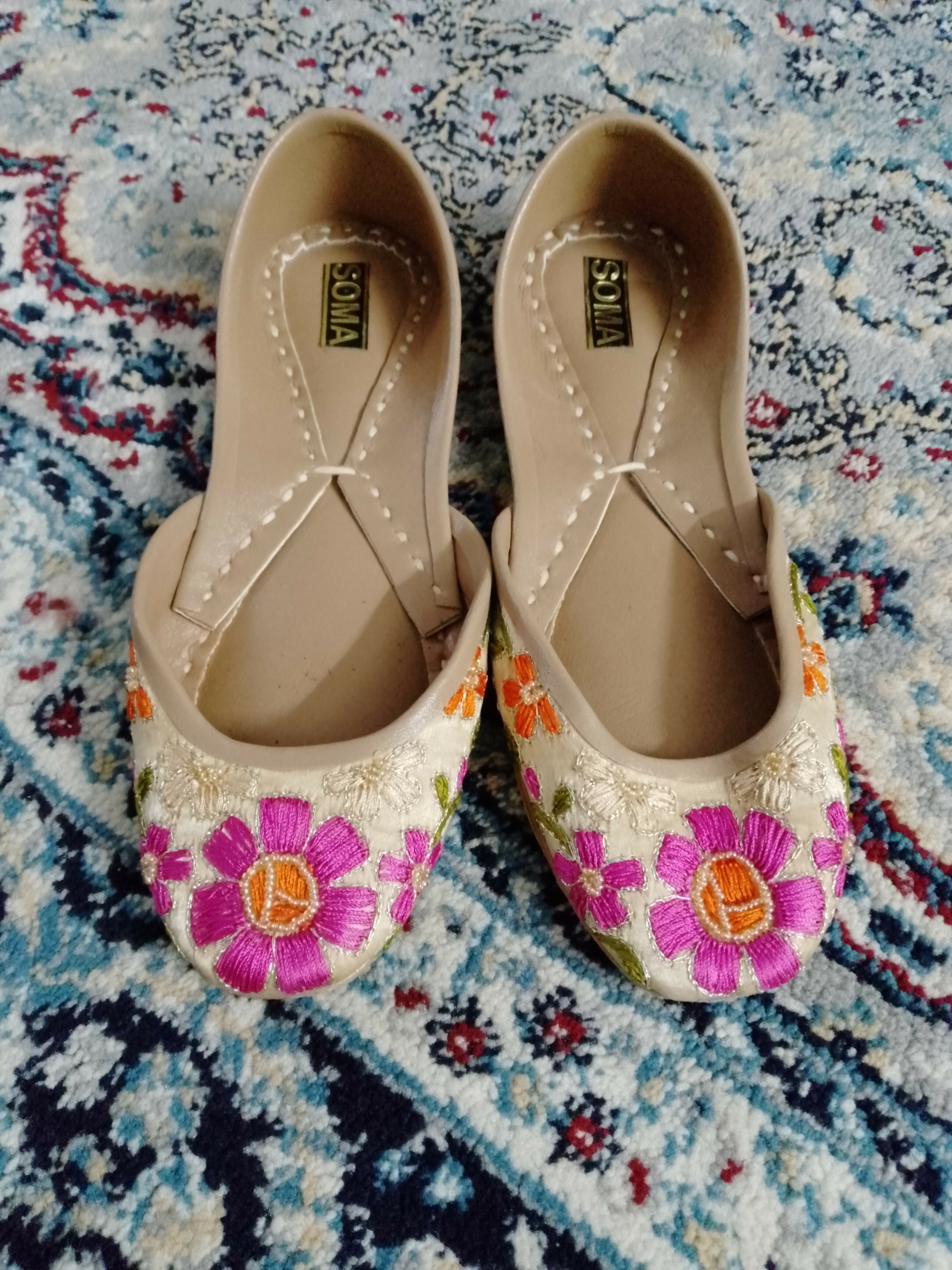 Soma khussa | Women Shoes | Size 38 | Worn Once