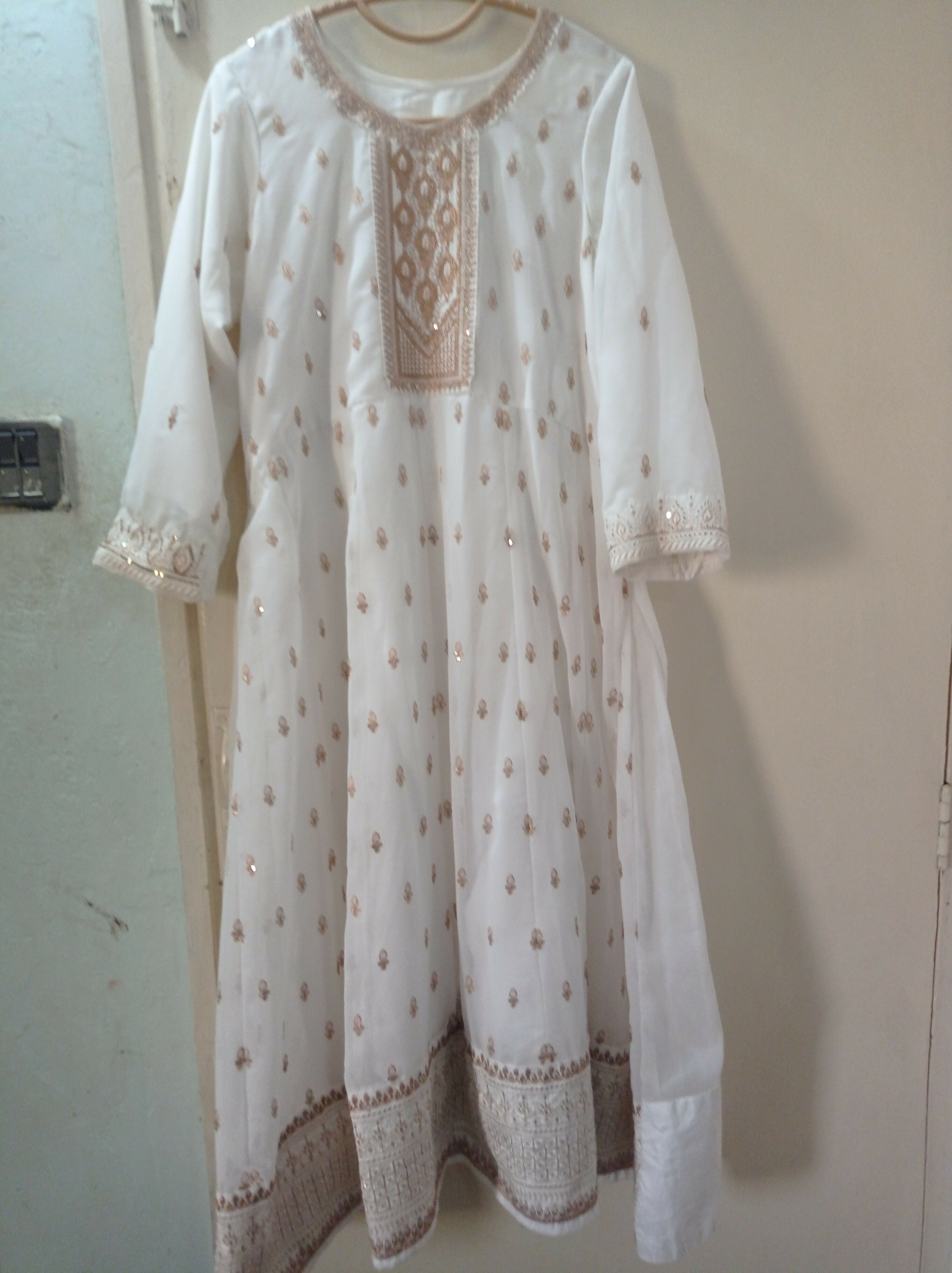 White Stylish Suit | Women Froks & Maxis | Large | New