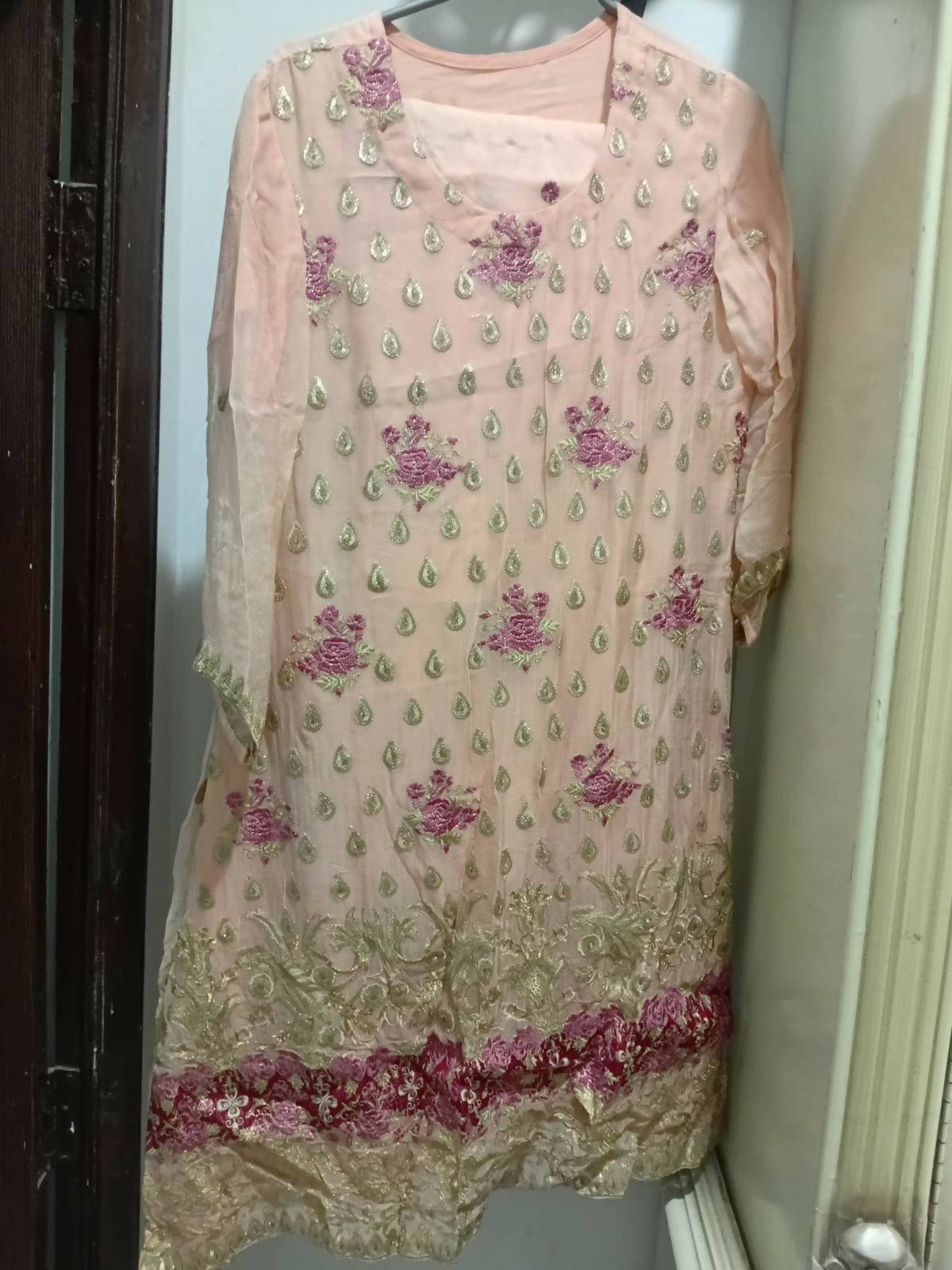 Beautiful White Fancy | Women Locally Made Formals | Medium | Worn Once
