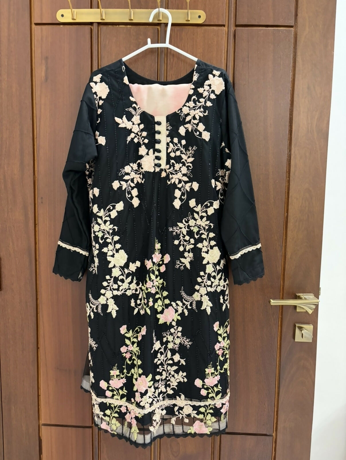Threads and Motifs | Women Branded Formals | Large | Preloved