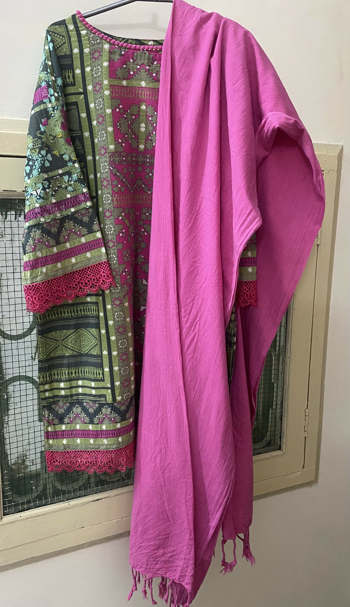 Khaddar | Women Branded Kurta | Medium | Worn Once