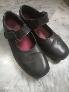 Bata School Shoes | Girls Shoes | Size: 4 | Preloved