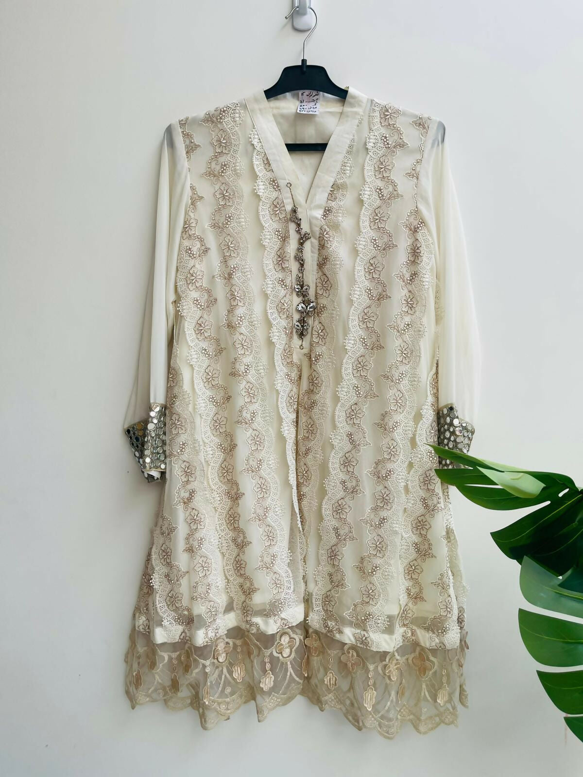 Off White Kameez | Women Locally Made Formals | Medium | Preloved