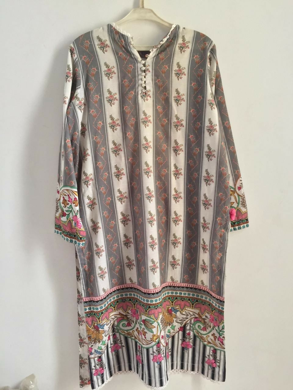 Sapphire | Embroidered kurta | Women Branded Kurta | Small | Preloved