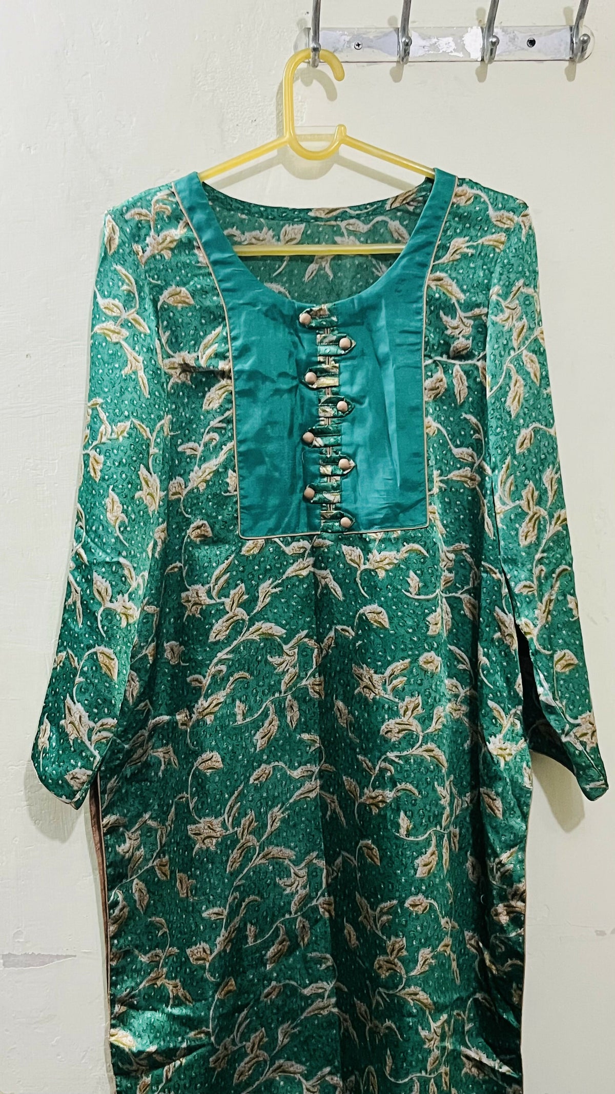 Saleem Fabrics | Women Locally Made Formals | Medium | Green | Preloved