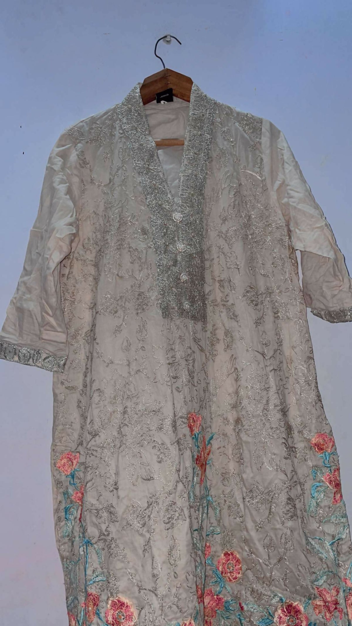 White Embroidered 2Pc | Women Locally Made Kurta | Medium | Preloved