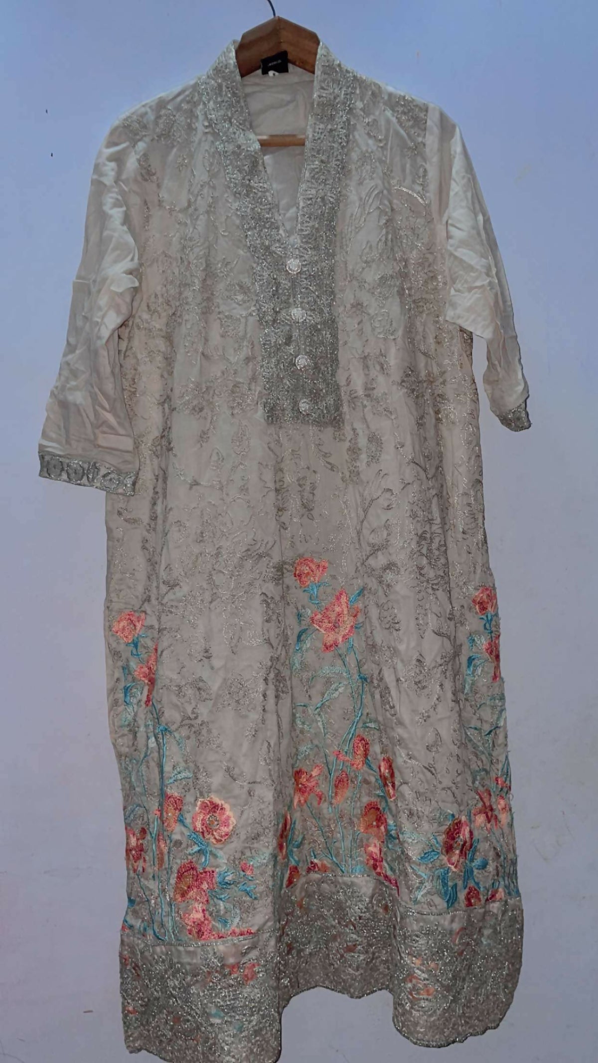 White Embroidered 2Pc | Women Locally Made Kurta | Medium | Preloved