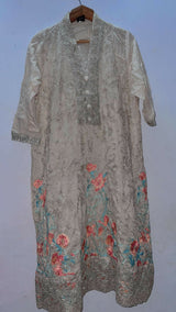 White Embroidered 2Pc | Women Locally Made Kurta | Medium | Preloved