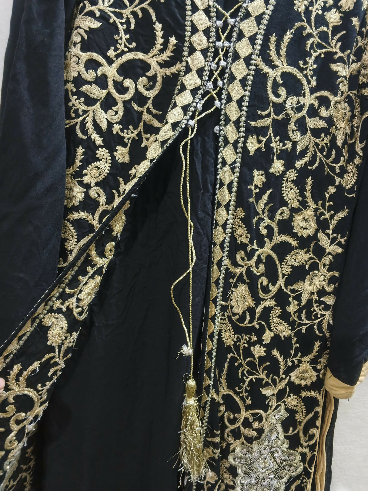 Black Embroidery Suit | Women Locally Made Kurta | Medium | Preloved