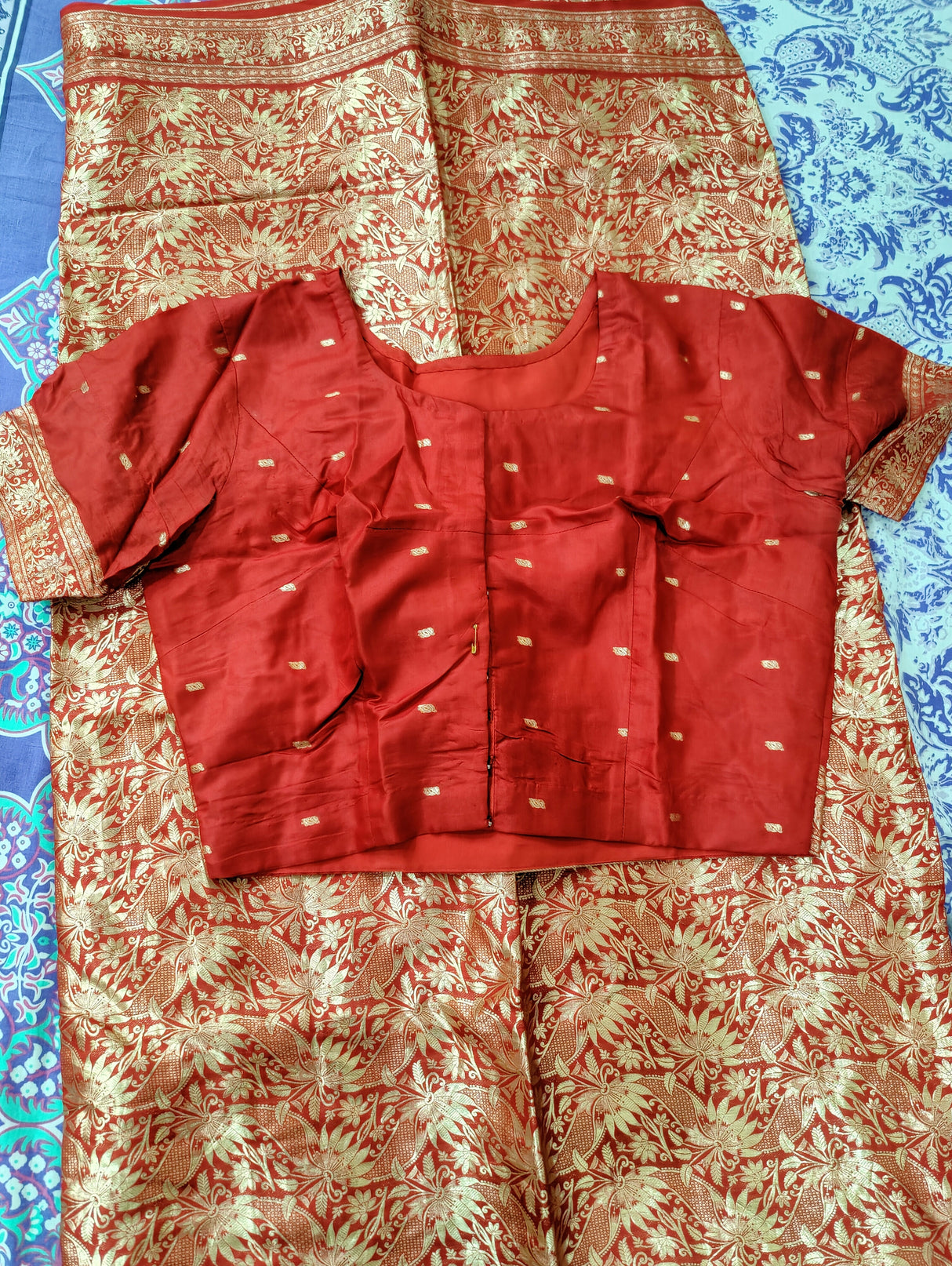 Red Saree | Women Locally Made Formals Sarees | Large | Worn Once