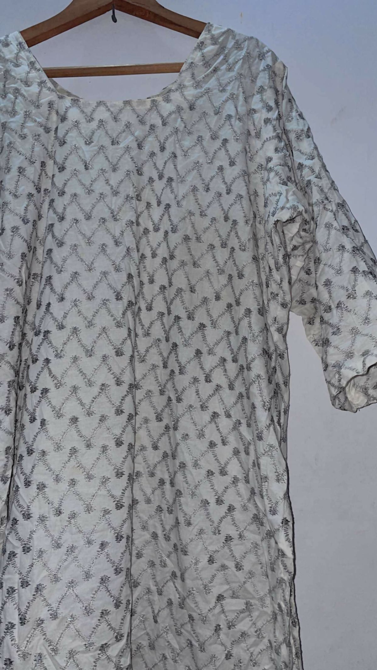 White Embroidered Shirt | Women Locally Made Kurta | XLarge | Preloved