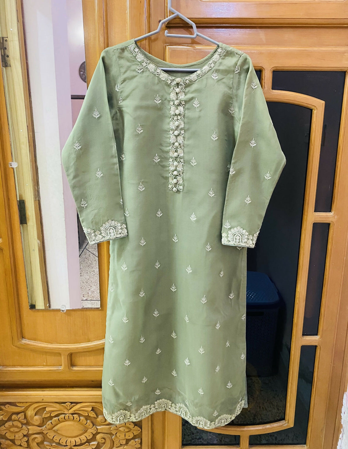 EF2B81F2-80A6-4797-A2F7-0284A1F73B36