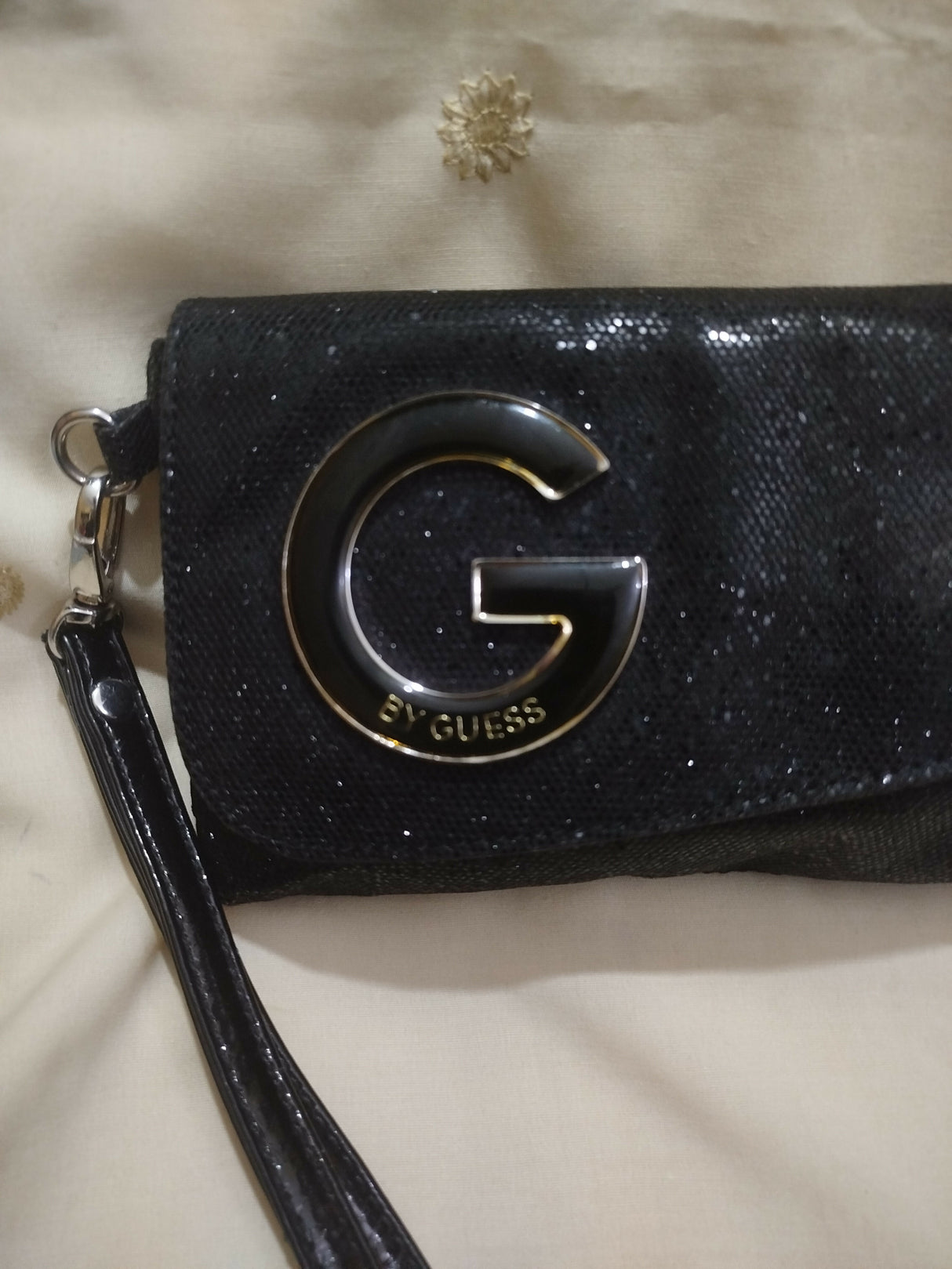 Guess | Women Bags | Clutches | Medium | Preloved