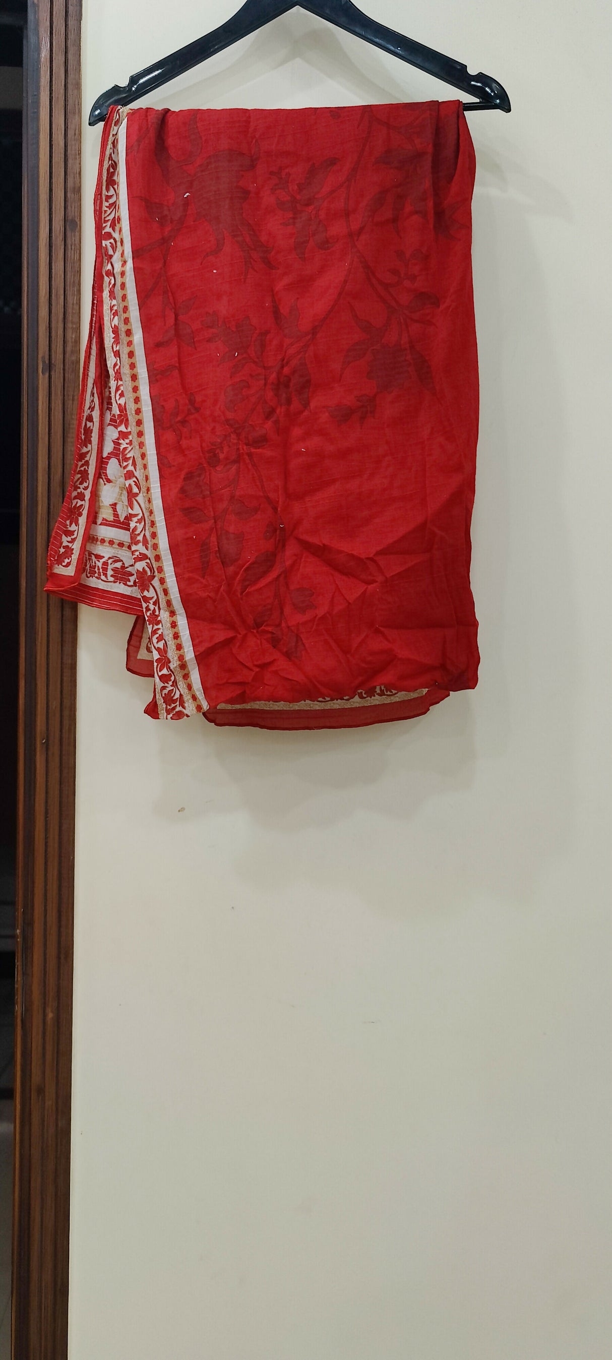 Red Lawn 2 Pcs | Women Locally Kurta | Medium | Preloved