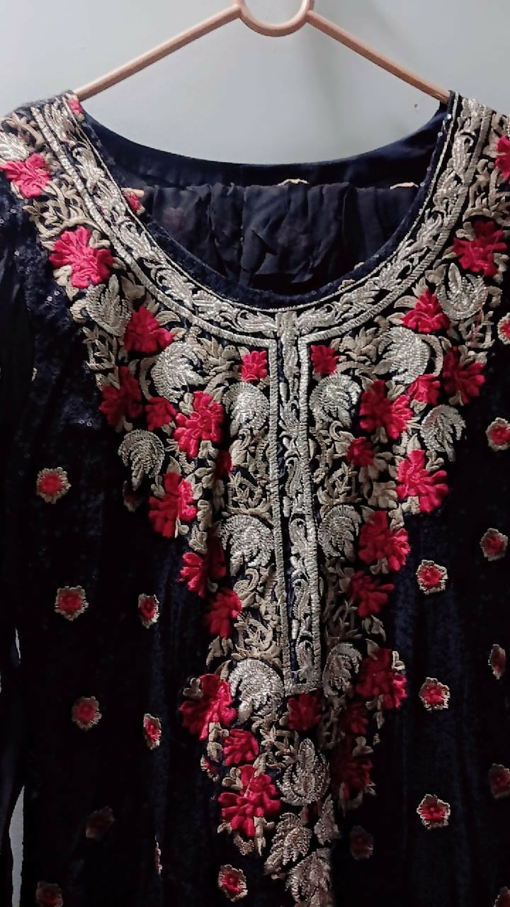 Black Embroidered Kurta | Women Locally Made Kurta | Large | Preloved